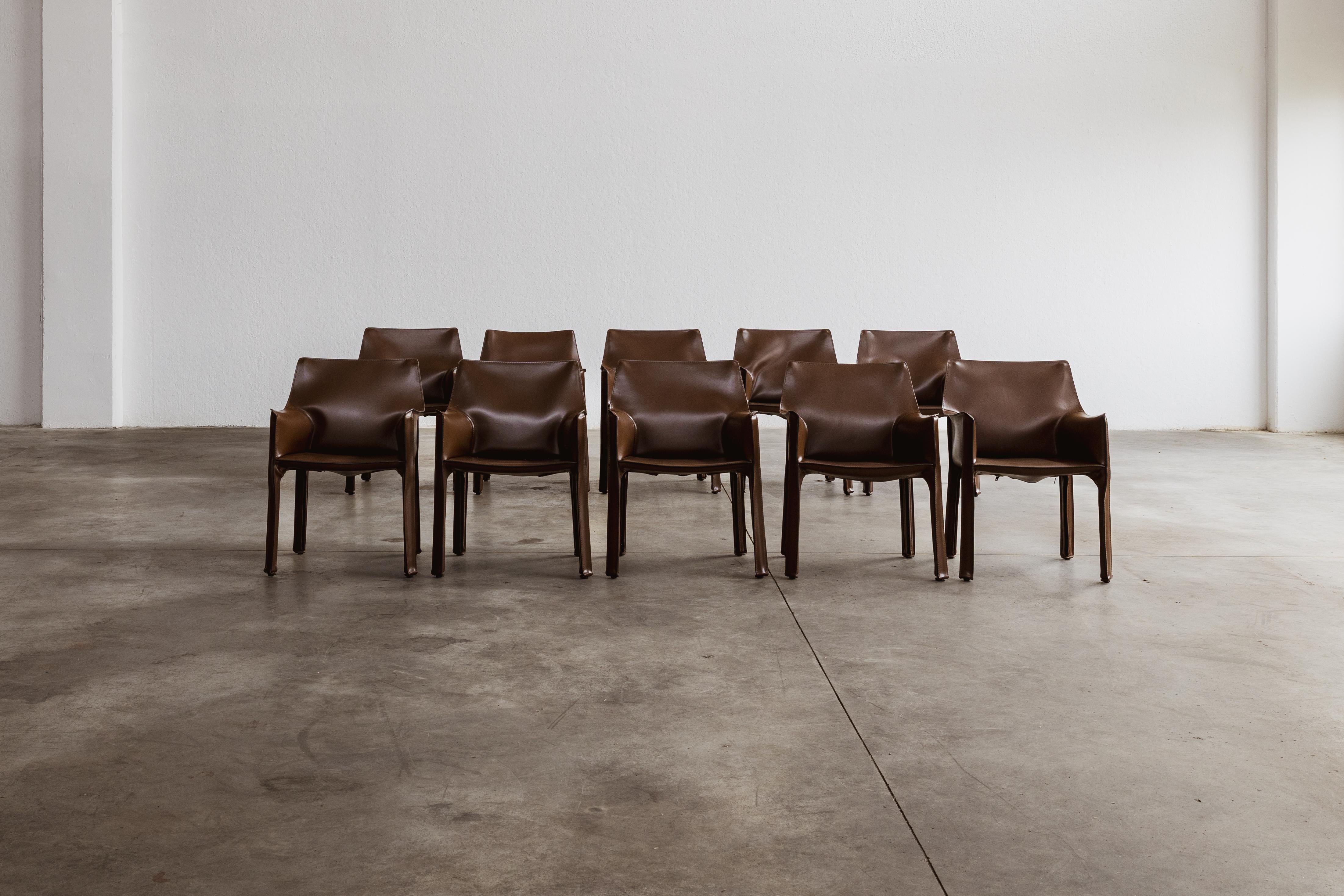 Mario Bellini „CAB 413 Stühle für Cassina, Tabakleder, 1977, Set von 10 Stühlen (Italienisch) im Angebot