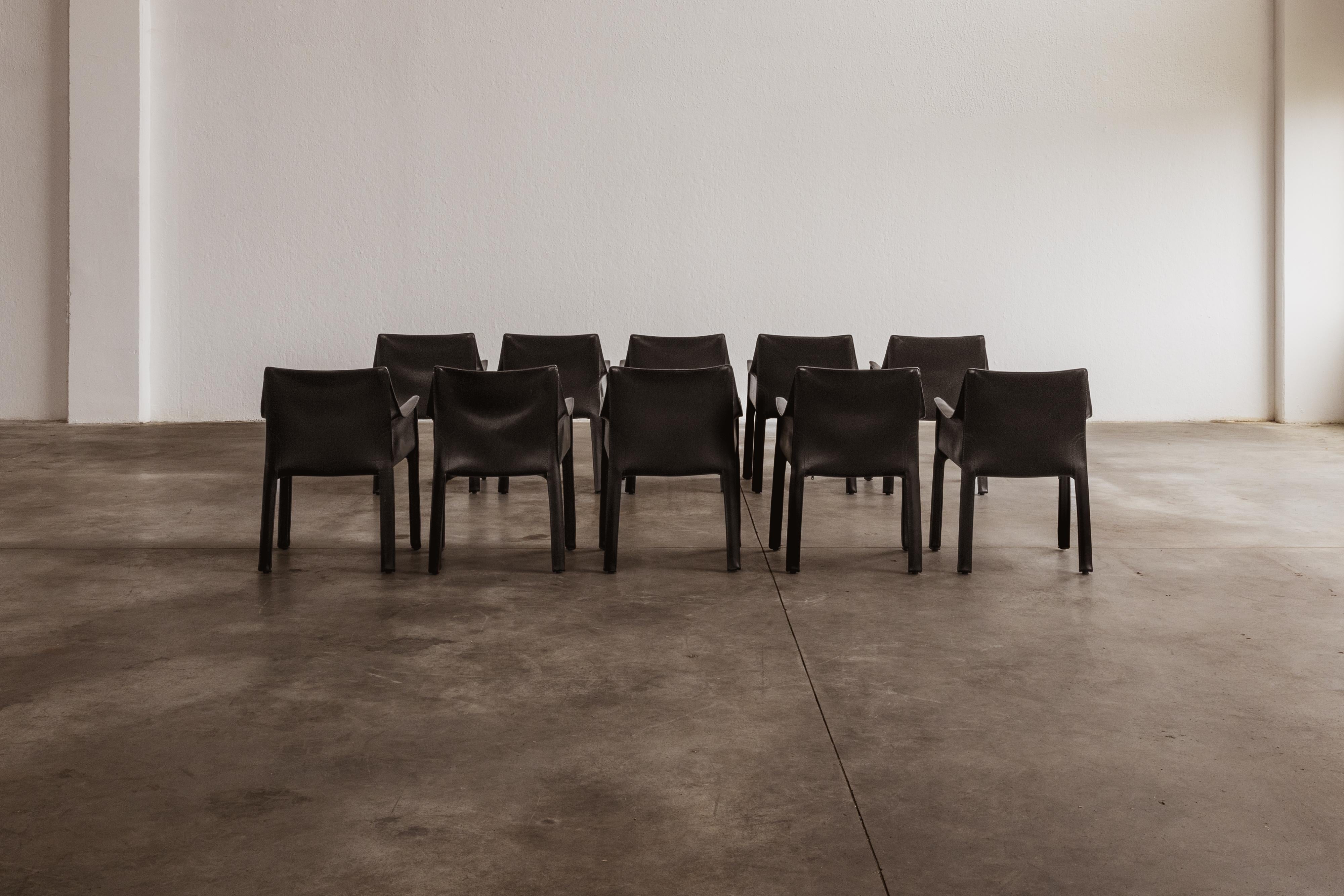Mario Bellini „CAB 413“ Stühle für Cassina, schwarzes Leder, 1977, Set von 10 Stühlen im Angebot 3