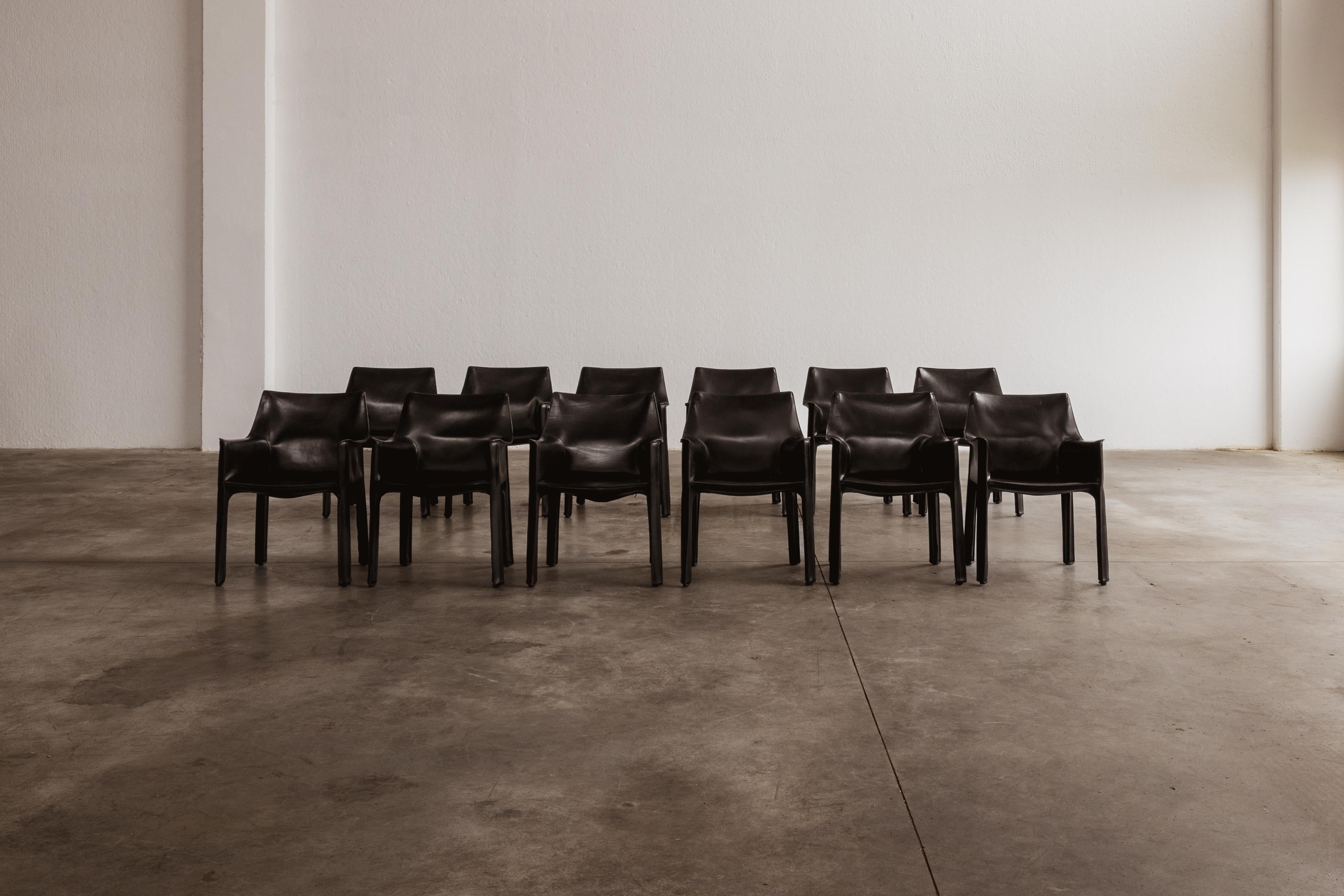Mario Bellini „CAB 413“ Stühle für Cassina, schwarzes Leder, 1977, Set von 12 Stühlen (Ende des 20. Jahrhunderts) im Angebot