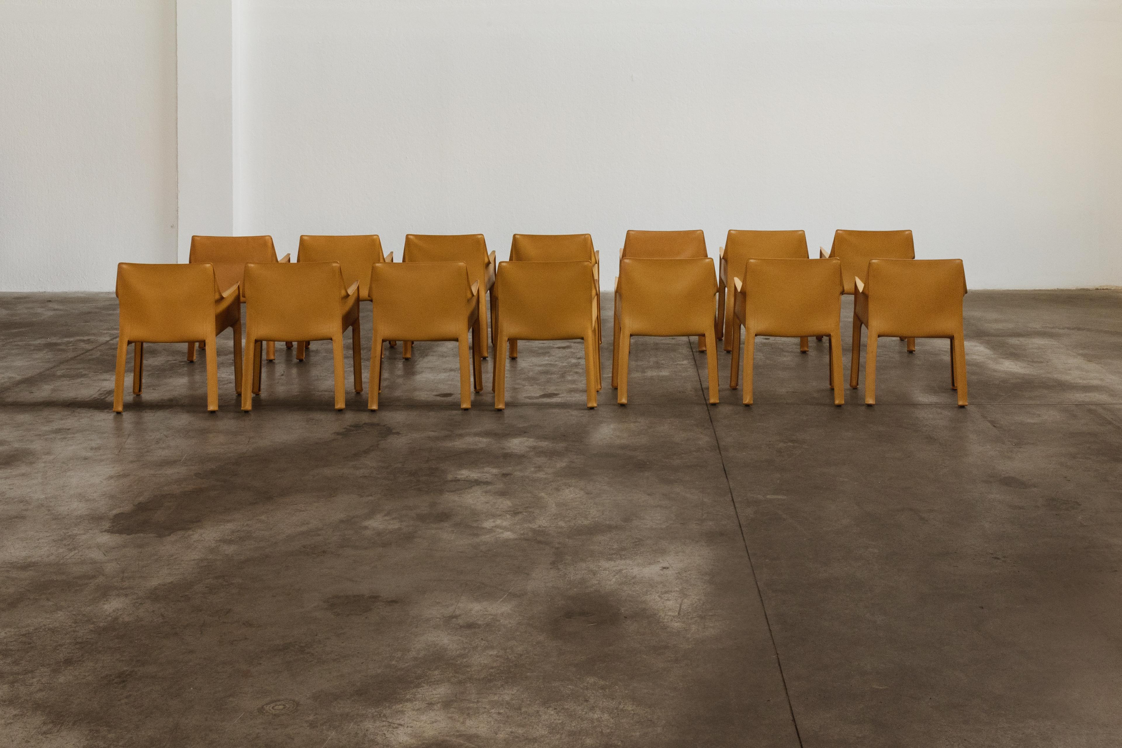 Mario Bellini pour Cassina, 1977, ensemble de 14 chaises de salle à manger CAB 413 en vente 4
