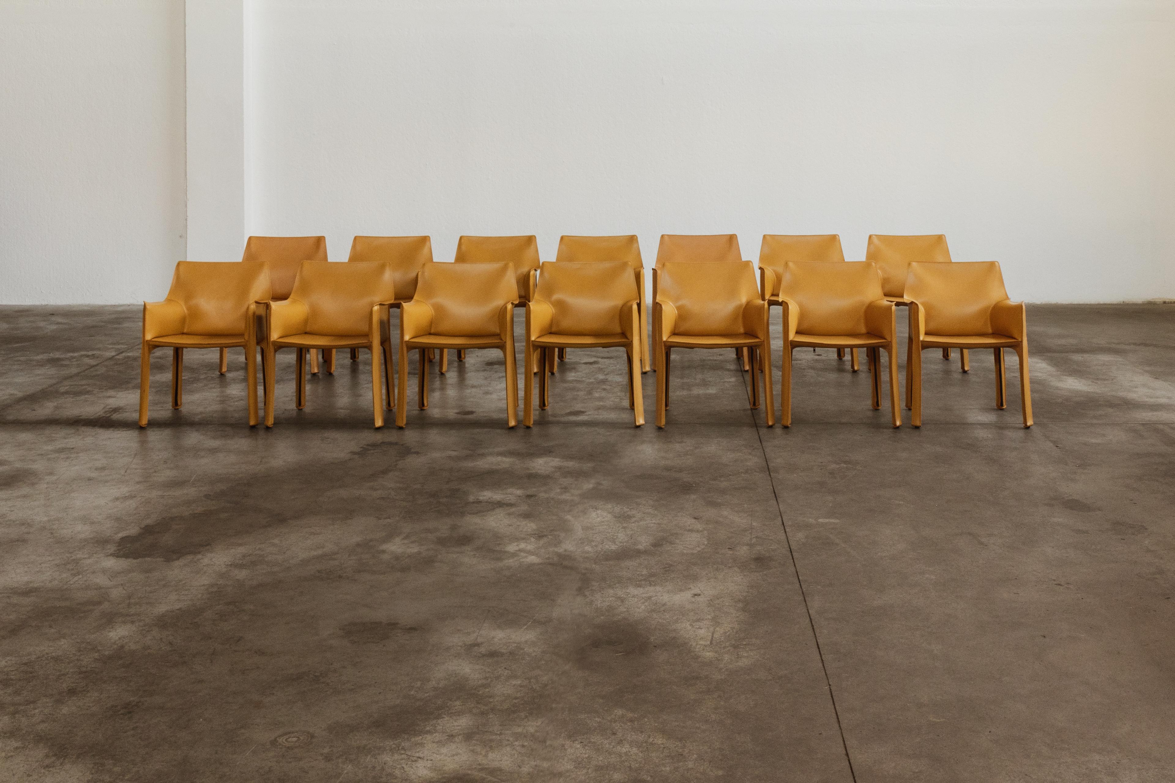 Mario Bellini pour Cassina, 1977, ensemble de 14 chaises de salle à manger CAB 413 Bon état - En vente à Lonigo, Veneto