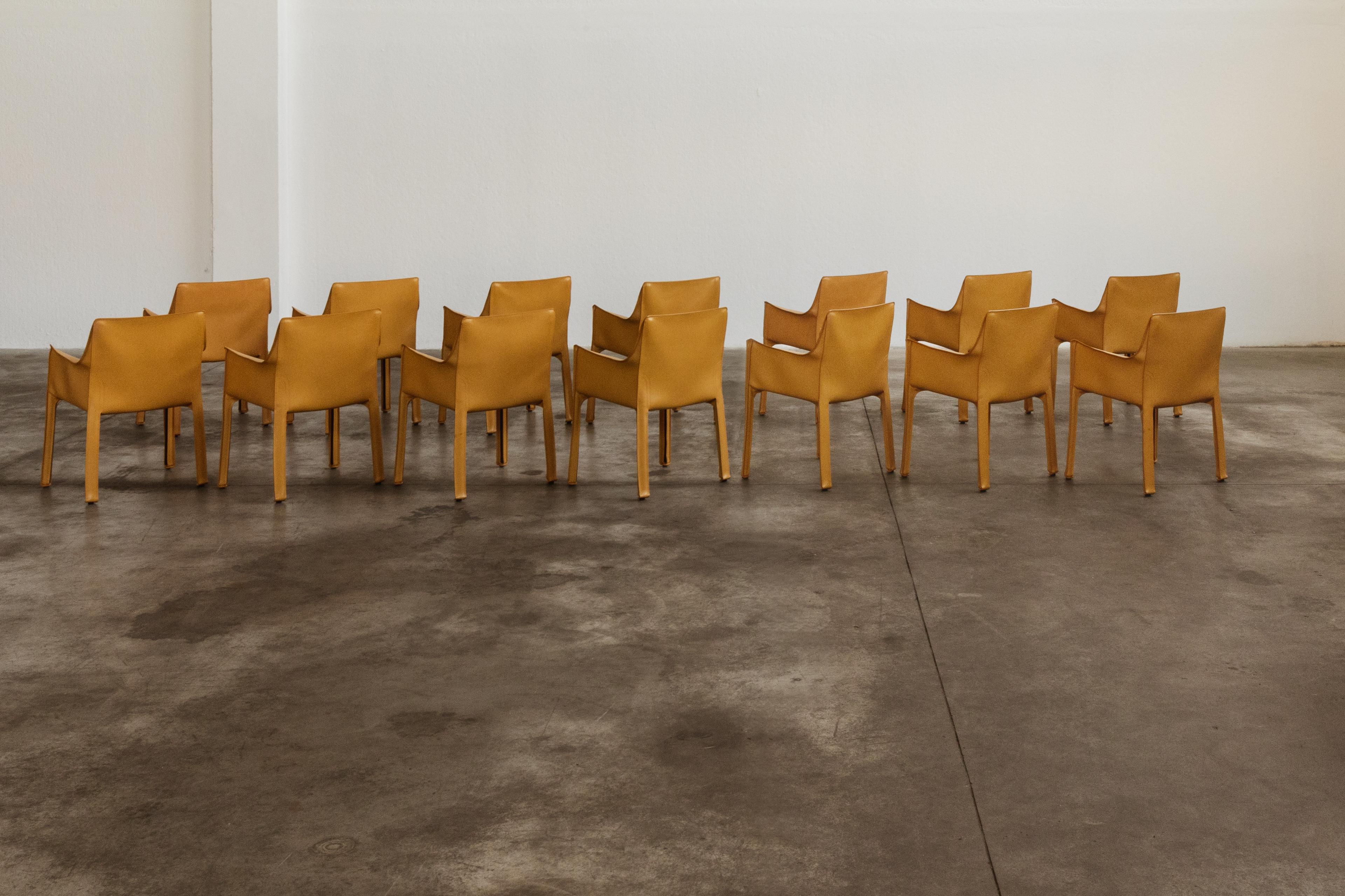 Mario Bellini pour Cassina, 1977, ensemble de 14 chaises de salle à manger CAB 413 en vente 1