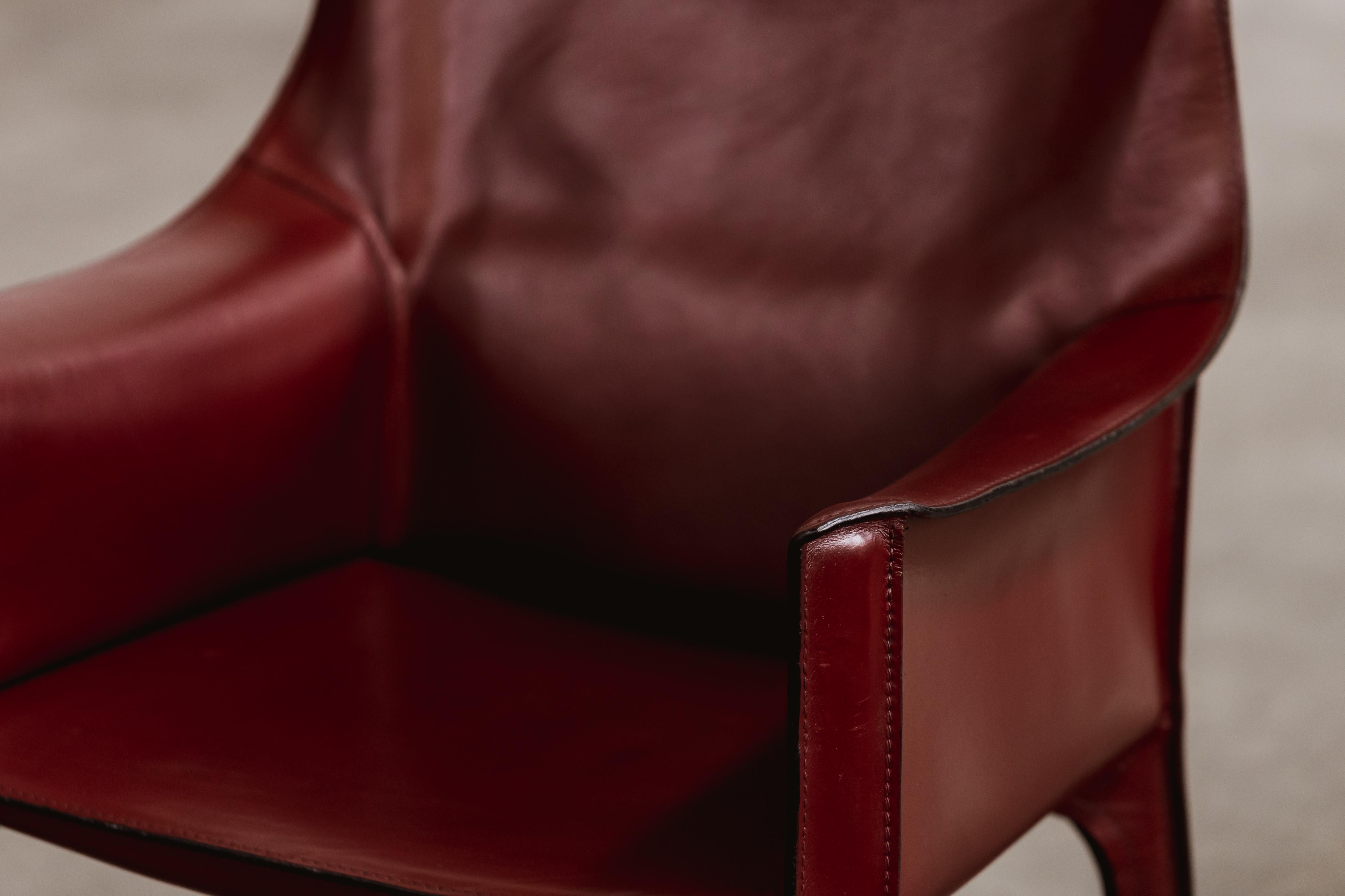 Mario Bellini „CAB 413 Stühle für Cassina, Bordeaux-Leder, 1977, Set von 16 Stühlen im Angebot 1