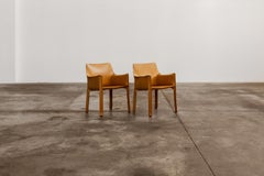Mario Bellini pour Cassina, ensemble de 2 chaises CAB 413 en cuir moutarde, 1977