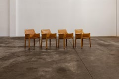 Mario Bellini pour Cassina, ensemble de 4 chaises CAB 413 en cuir moutarde, 1977