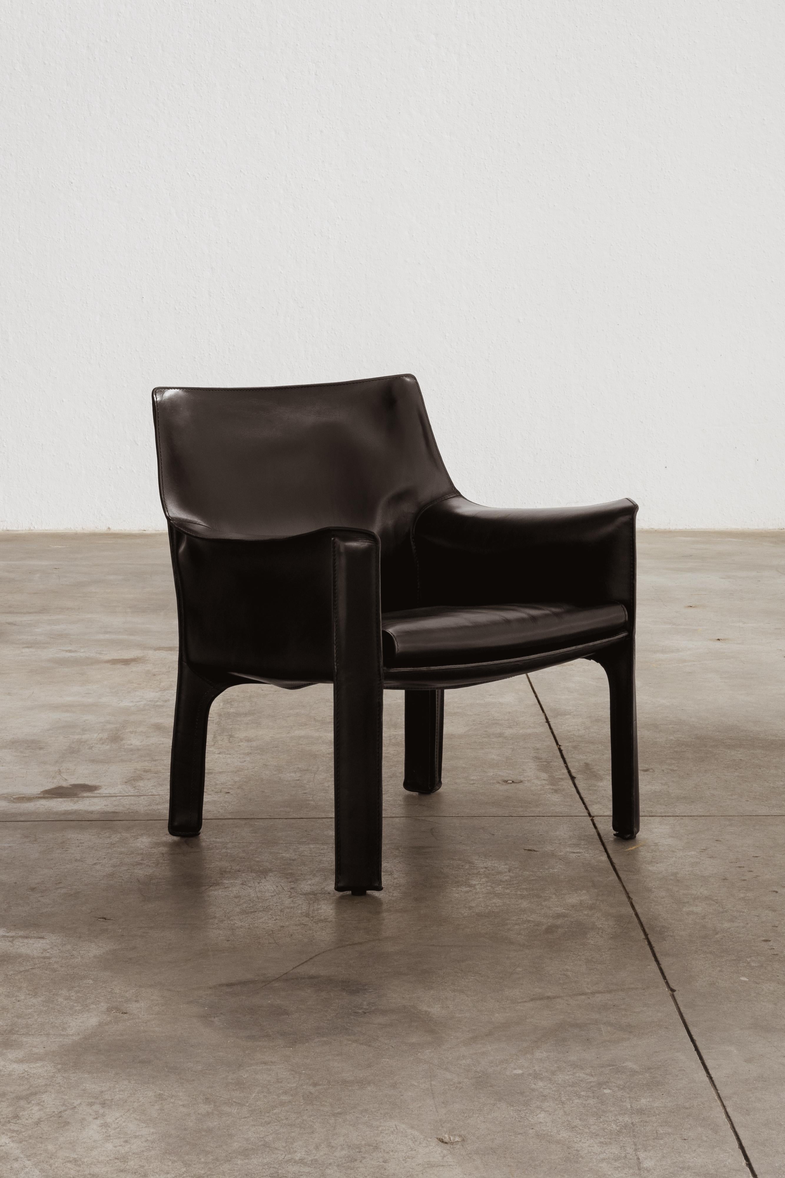 Mario Bellini “CAB” 414 Dining Chairs for Cassina, black leather,  Italy, 1977, set of one.

The 