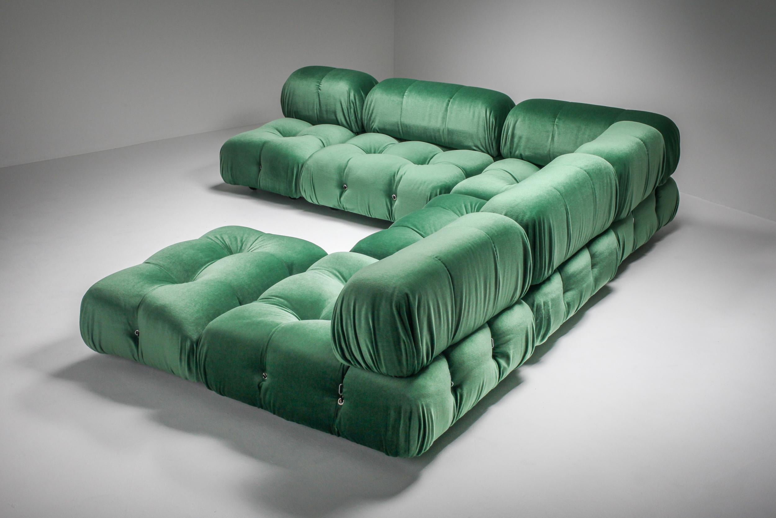 Camaleonda, Mario Bellini, vintage modular camaleonda, newly reupholstered in Pierre Frey

Postmodern modular couch by Mario Bellini for B&B Italia in the 1970s. The entire sofa consists of 4 big seating elements, 4 backrests. The couch has been