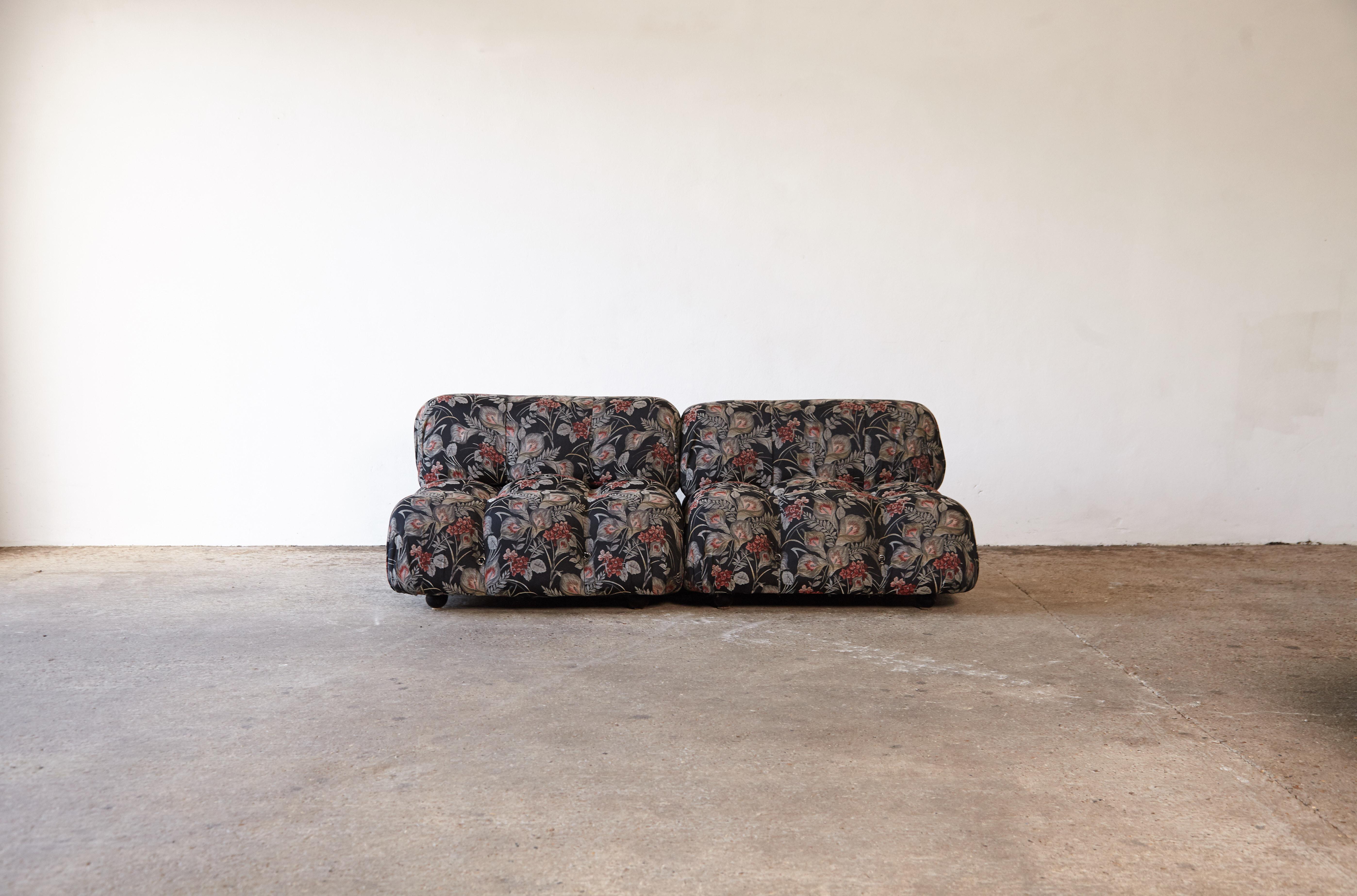 An original and very comfortable Mario Bellini Camaleonda modular sofa, made by B&B Italia, Italy, 1970s. Three large seating elements with back rests. Original floral fabric - no tears or damage. All parts are interchangeable. We can also assist
