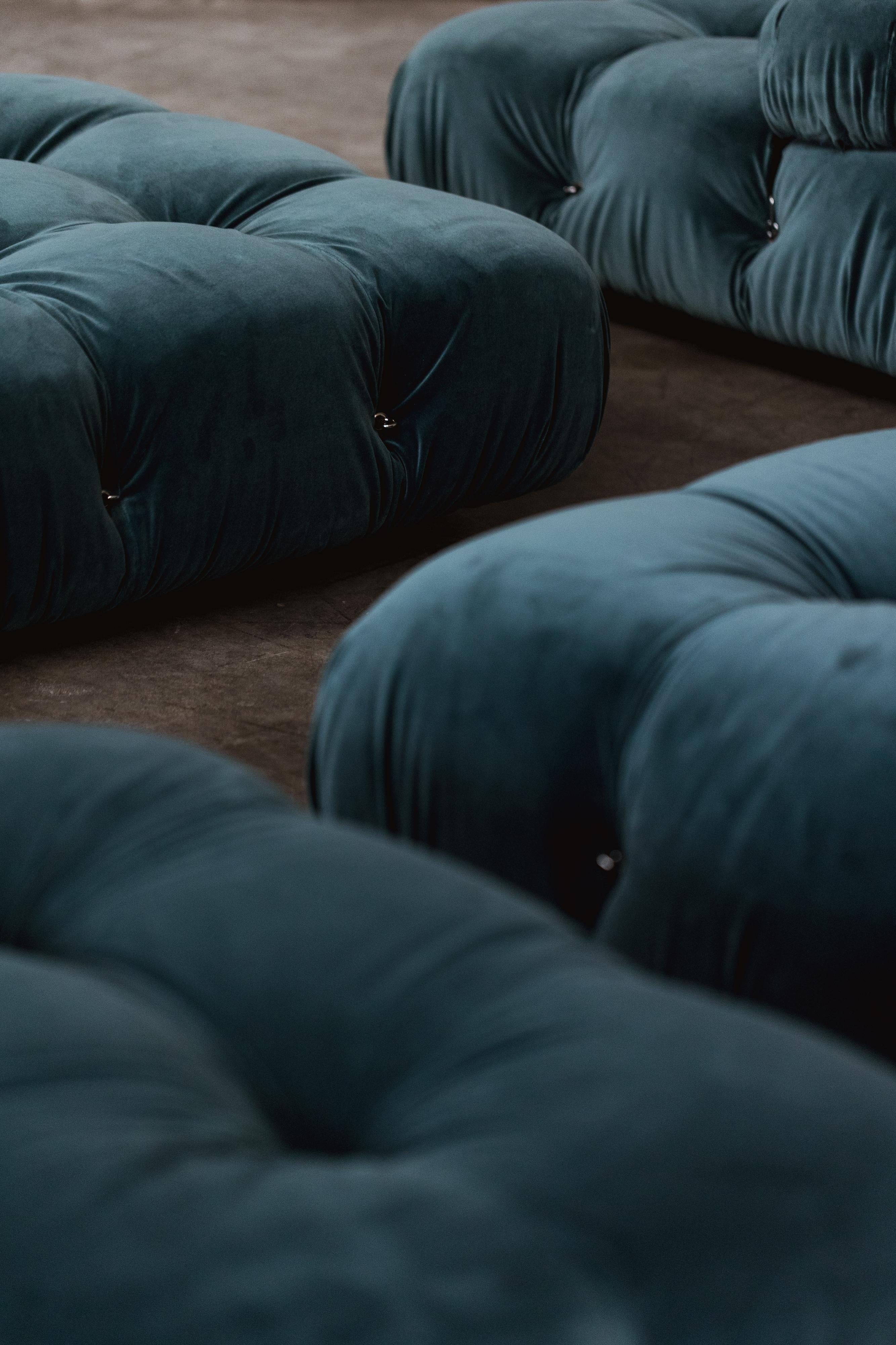 Mario Bellini Camaleonda Sofa für B&B Italia, Blauer Samt, 1970, 4er-Set (Stahl) im Angebot
