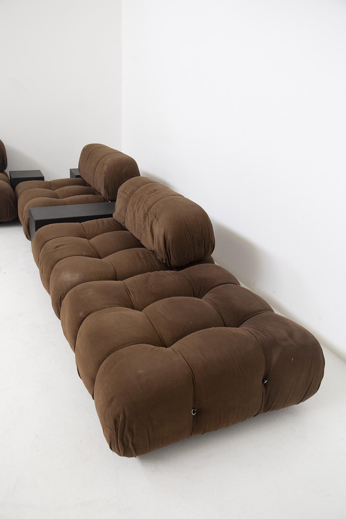 Camaleonda is a unique design piece that represents an Italian icon. The Camaleonda was first designed in 1970 by the magnificent Italian designer Mario Bellini, who created one of the first truly modular sofas, evolving into contemporary living