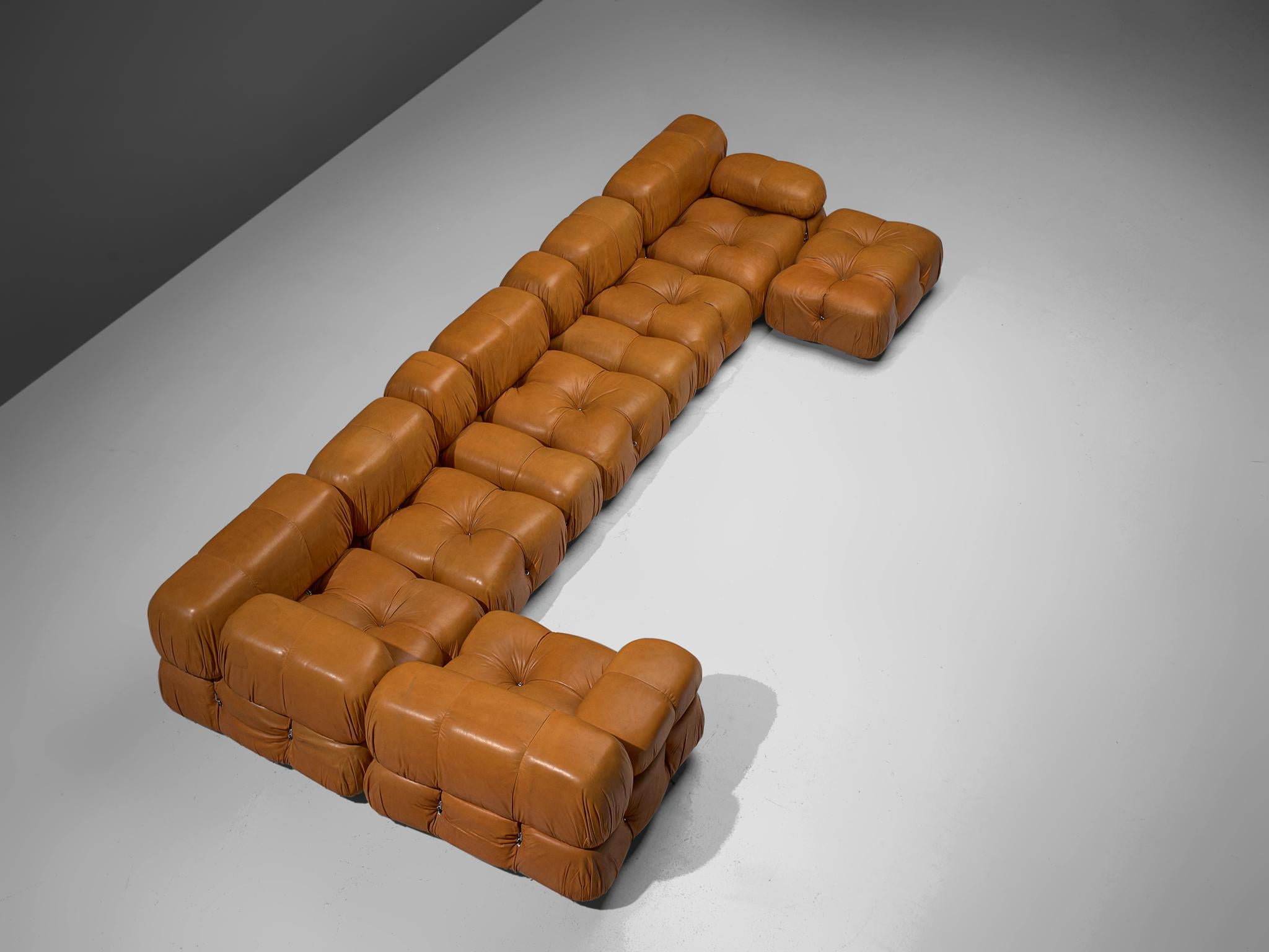 Mario Bellini 'Camaleonda' Modular Sofa in Original Cognac Leather In Good Condition In Waalwijk, NL