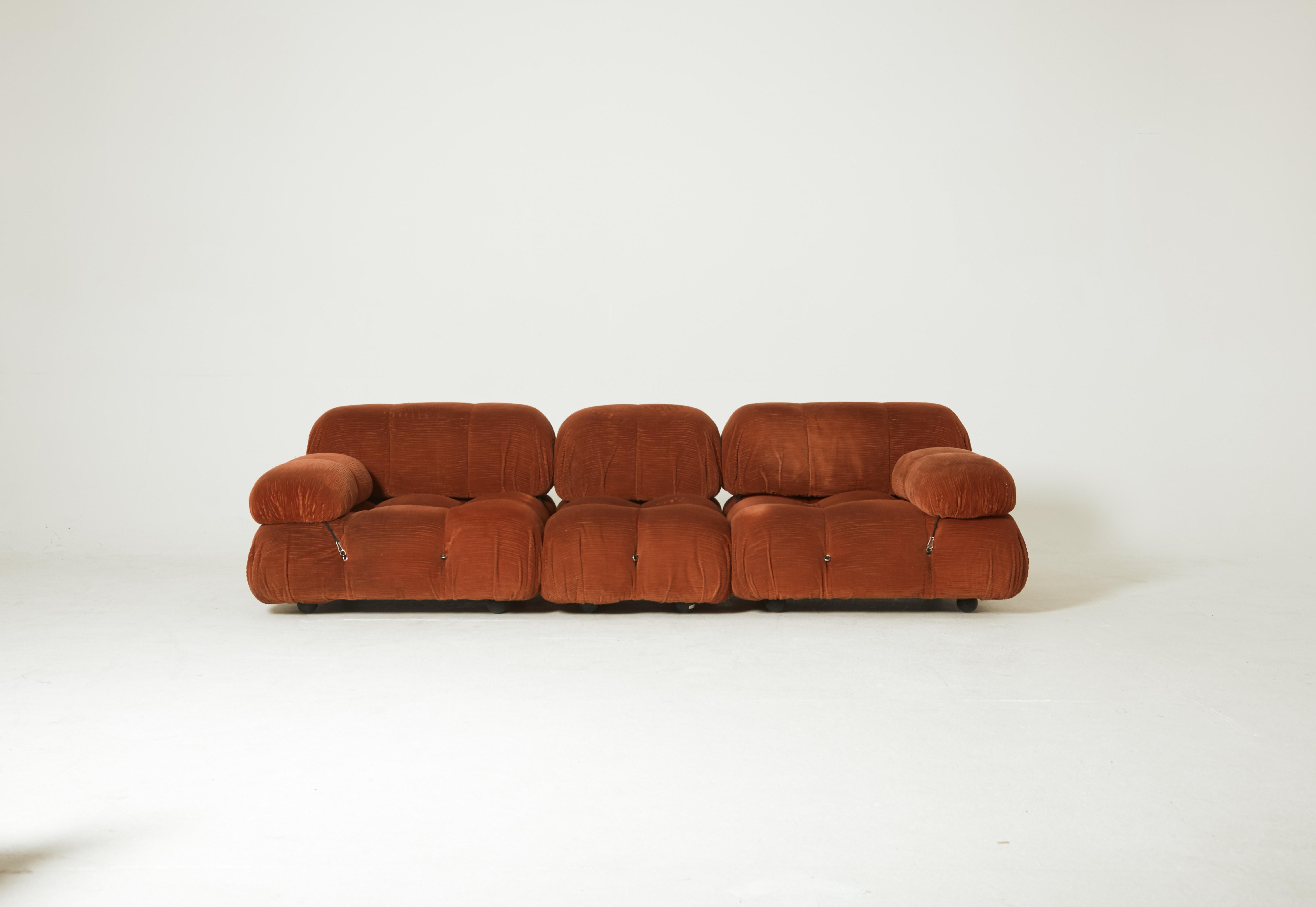 An extremely comfortable early three-seat / element Mario Bellini Camaleonda Modular Sofa. In original rusty orange fabric, made by C&B Italia (pre-B&B Italia), Italy, 1970s. All parts are interchangeable. Can be purchased as is in its original