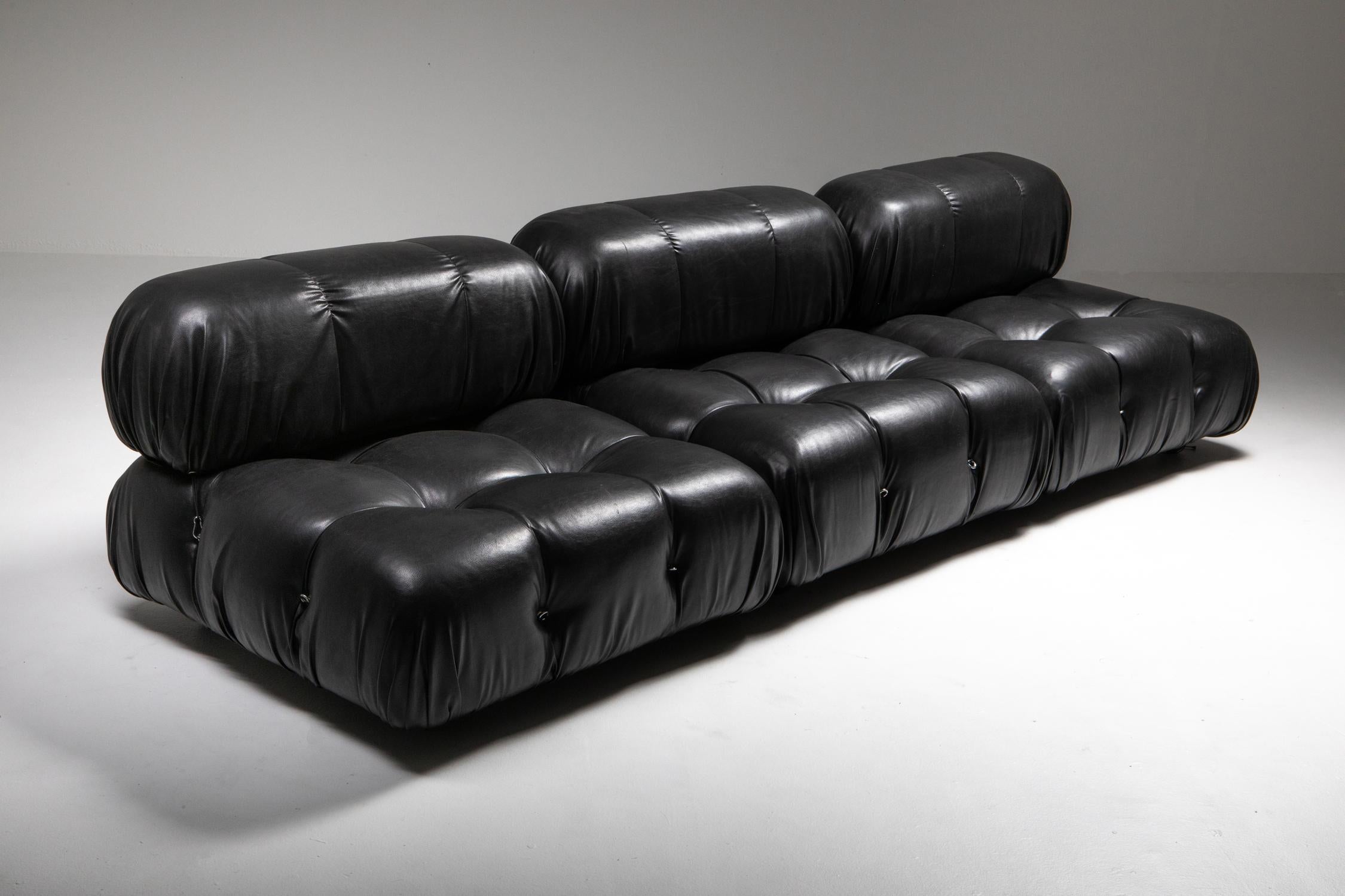 Camaleonda sectional modular sofa, Mario Bellini, C&B Italia, 1970s

Black leather original upholstery

This design became famous almost immediately after it was featured in the exhibition 'Italy and The New Domestic Landscape' in the MoMA