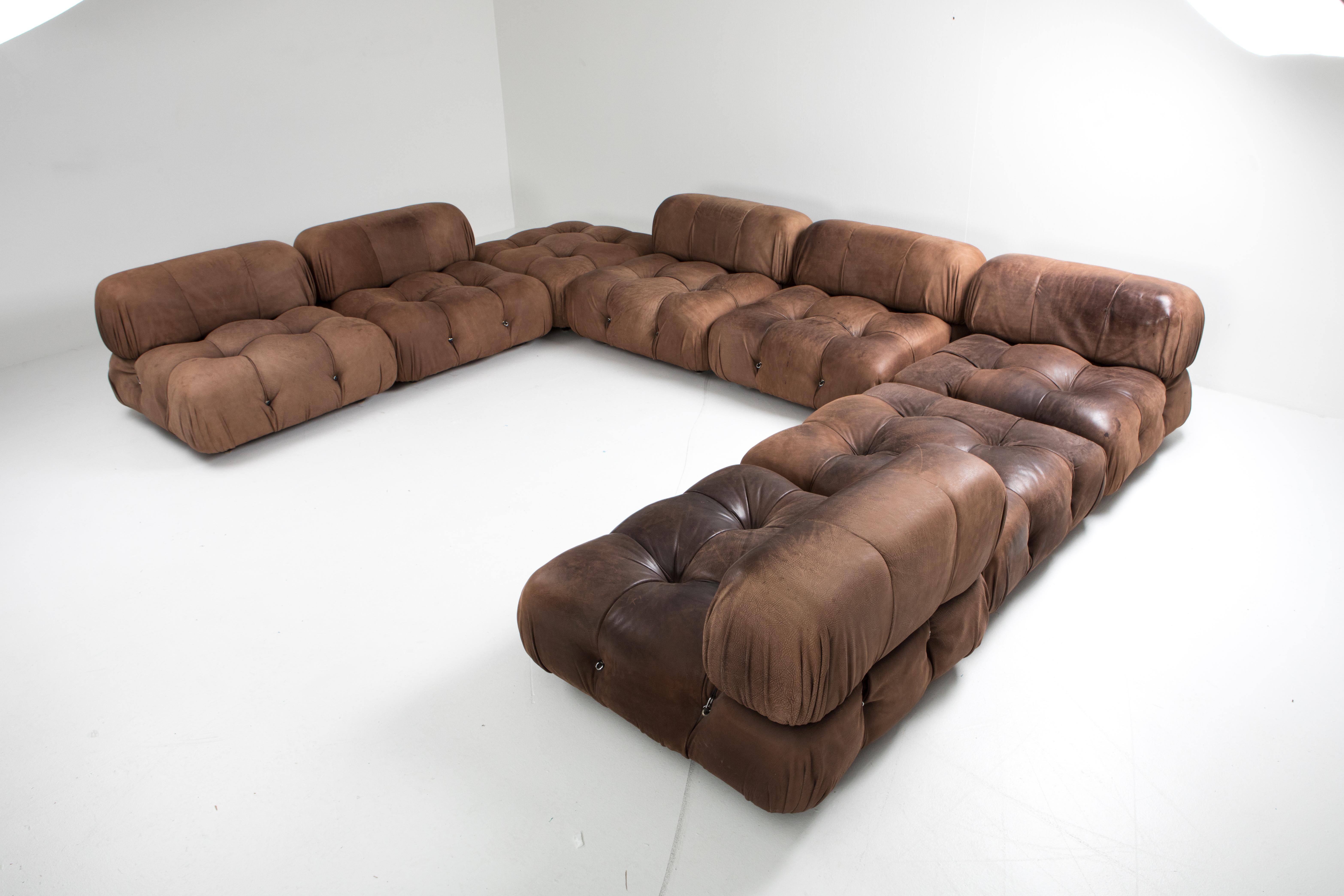 Camaleonda sectional couch in original brown buffalo leather, C&B Italia, 1970s, Mario Bellini

These are our best camaleonda pieces we've ever had.

Postmodern sectional piece by Mario Bellini for C&B Italia The entire listing consists of 8 big