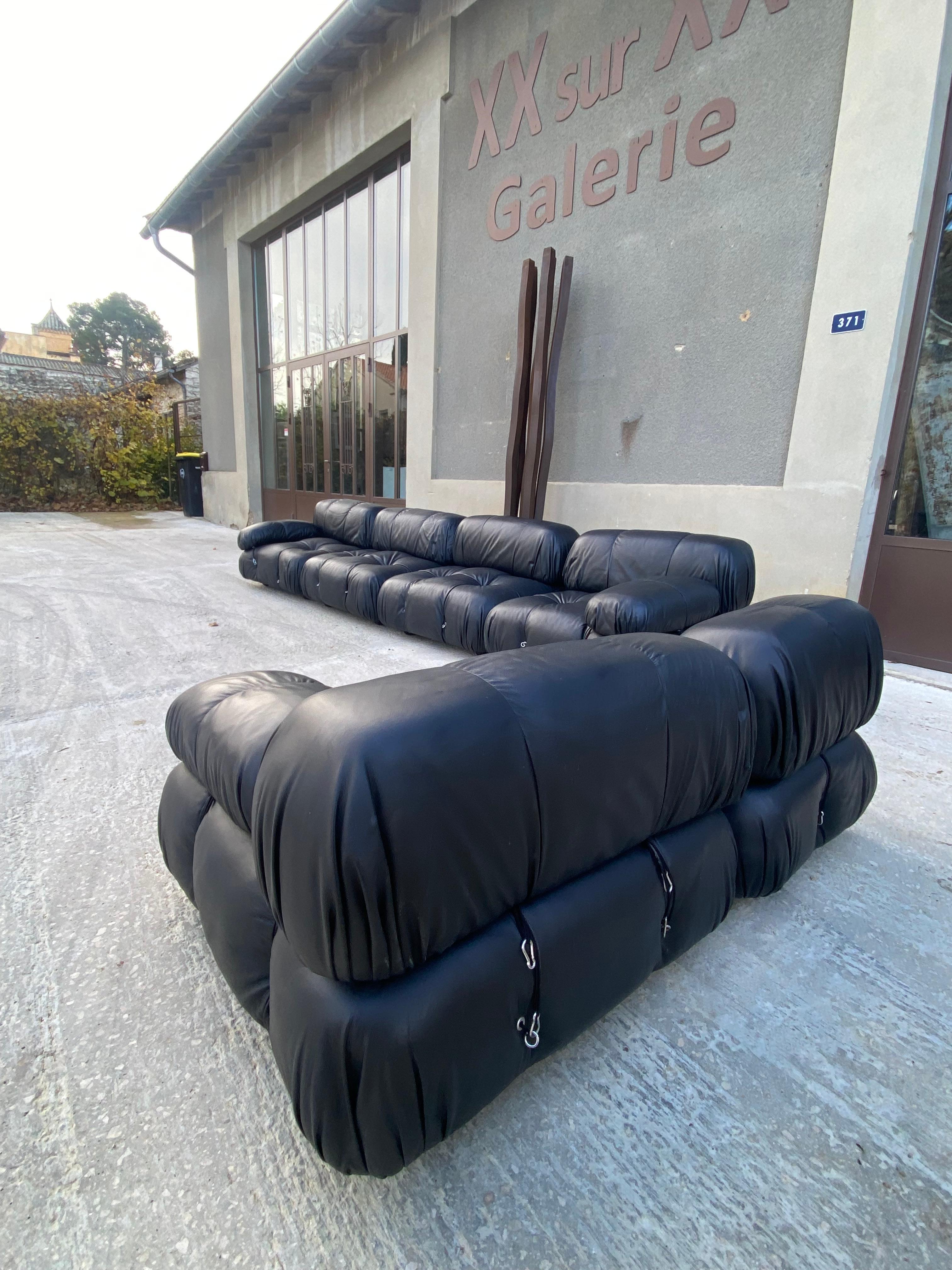 Mario Bellini – Camaleonda-Sofa –  1972 Schwarzes genarbtes Leder (Ende des 20. Jahrhunderts) im Angebot