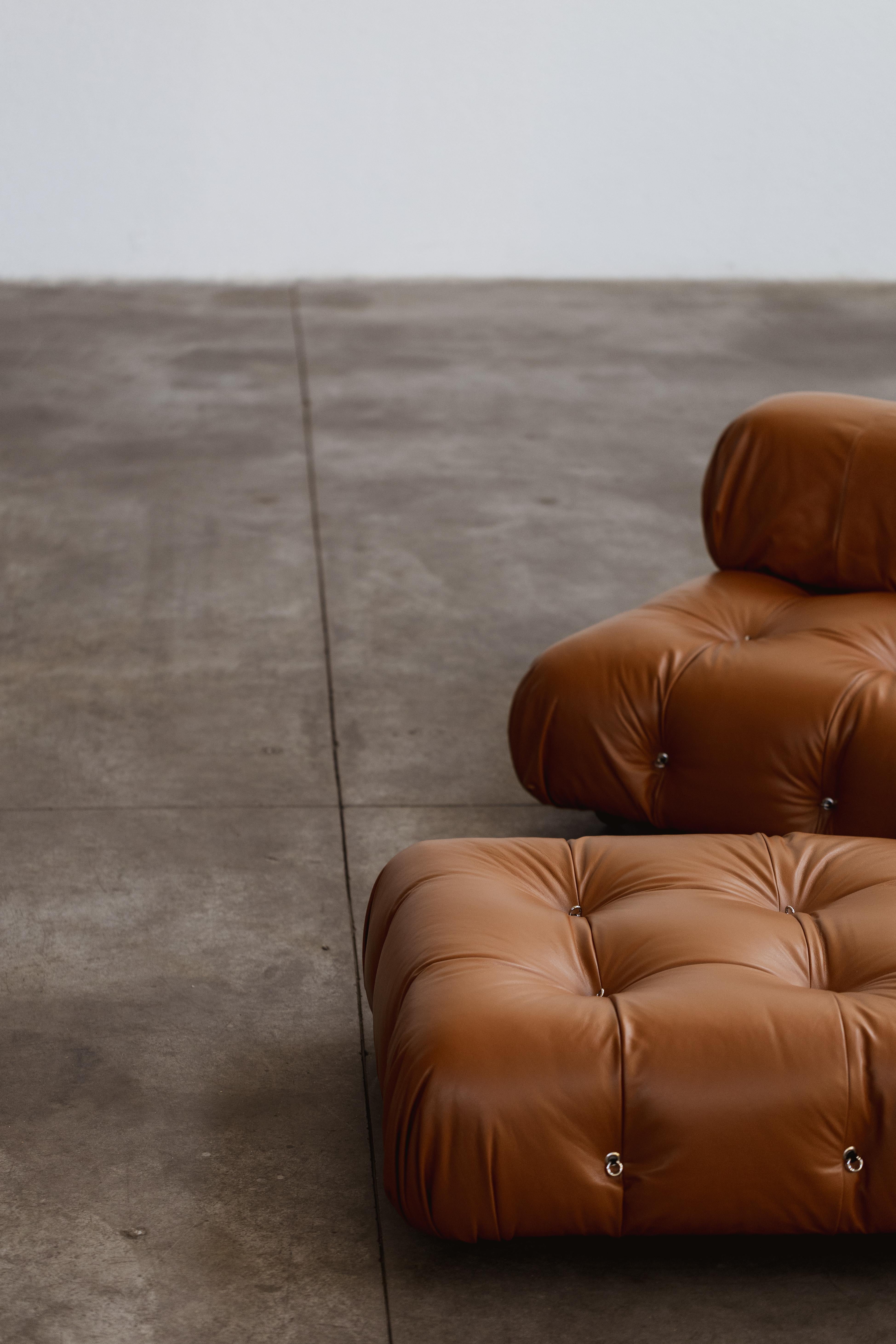 Mario Bellini „Camaleonda“ Sofa für B&B Italia, cognacfarbenes Leder, 1970, 6er-Set (Metall) im Angebot