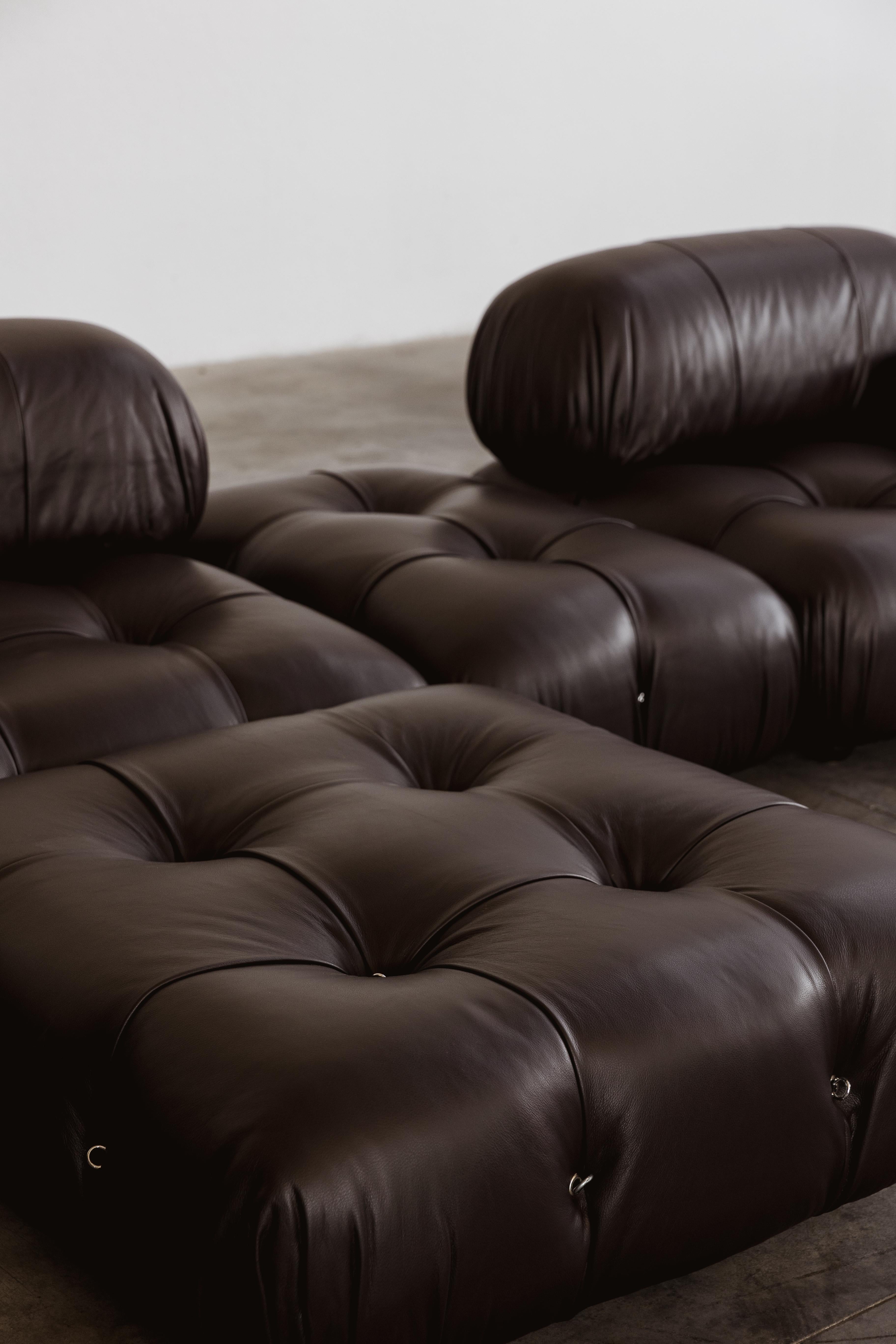 Mid-Century moderno Mario Bellini “Camaleonda” Sofa for B&B Italia, Dark Brown, 1970, Set of 8 in vendita