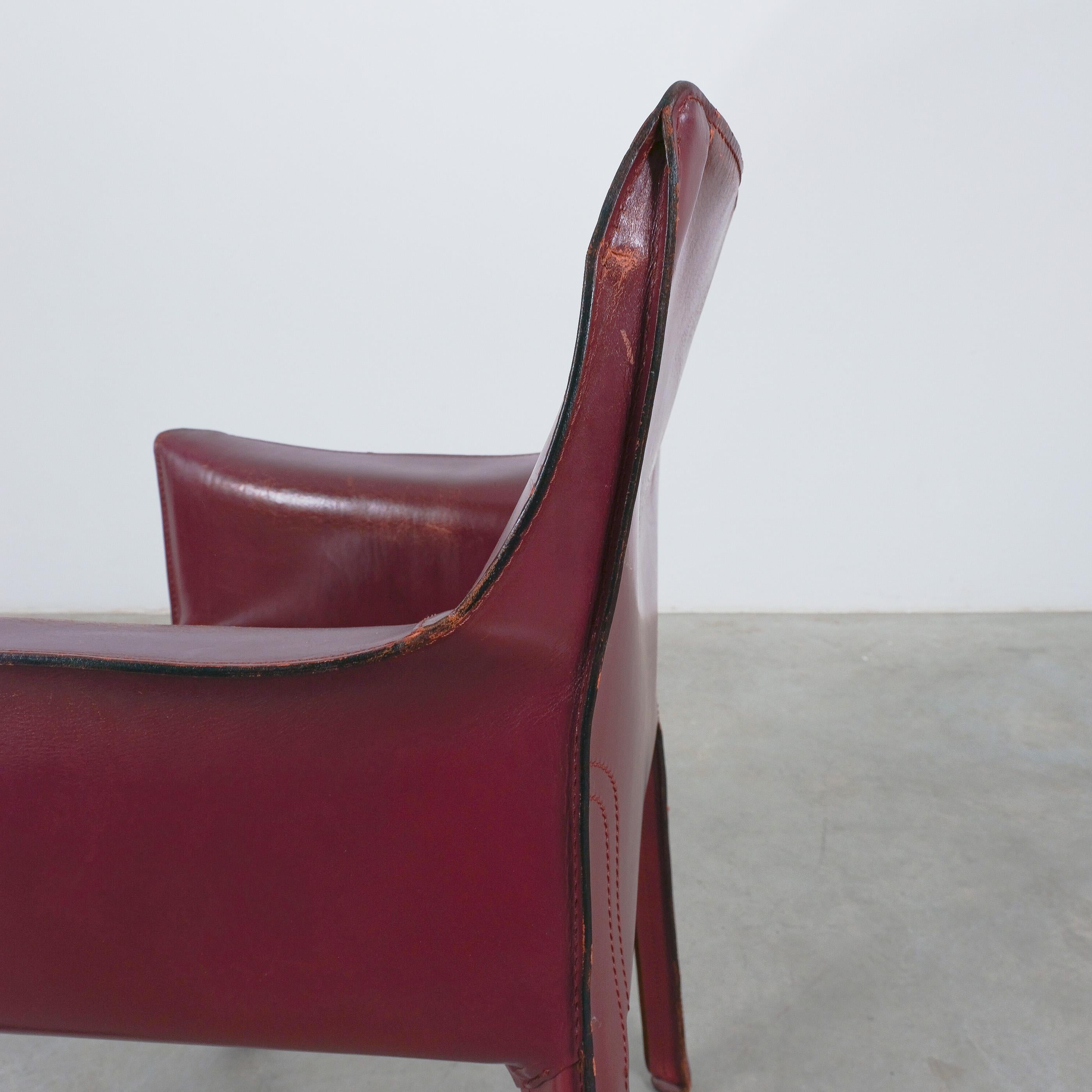 Mario Bellini Cassina Cab 413 chaises de salle à manger en cuir rouge bourgogne, 1980 en vente 6