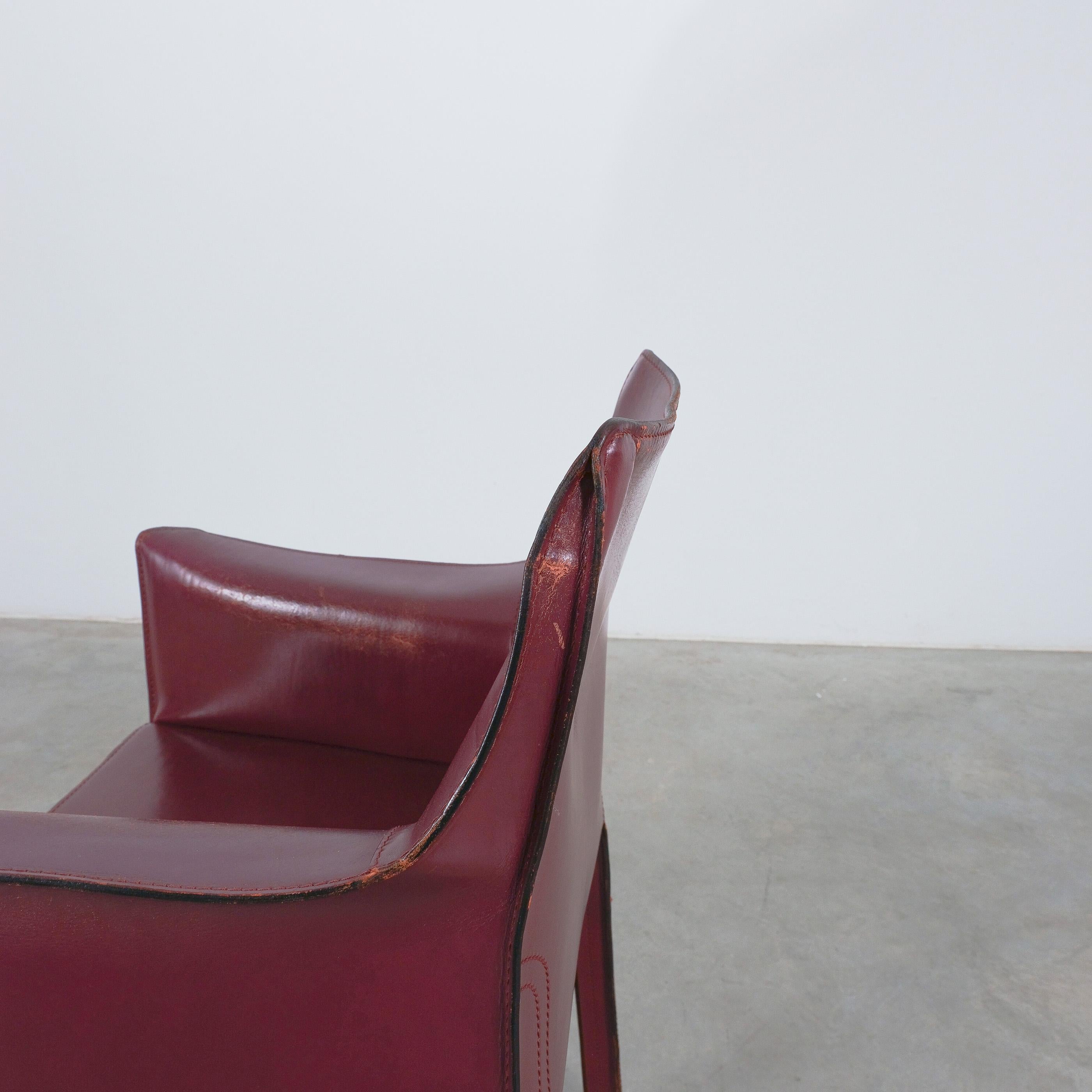 Mario Bellini Cassina Cab 413 chaises de salle à manger en cuir rouge bourgogne, 1980 en vente 7