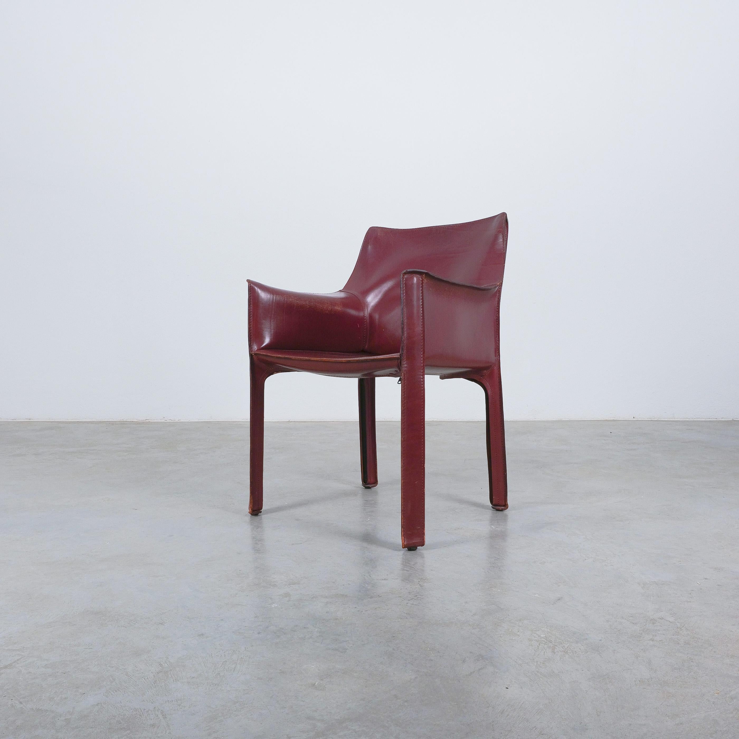Mario Bellini Cassina Cab 413 chaises de salle à manger en cuir rouge bourgogne, 1980 en vente 1