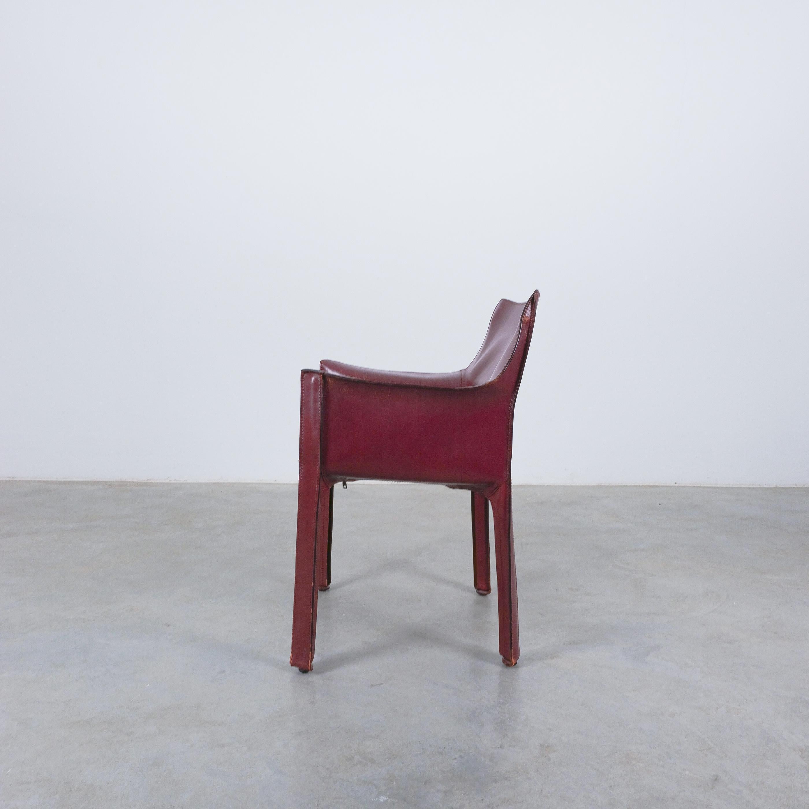 Mario Bellini Cassina Cab 413 chaises de salle à manger en cuir rouge bourgogne, 1980 en vente 2