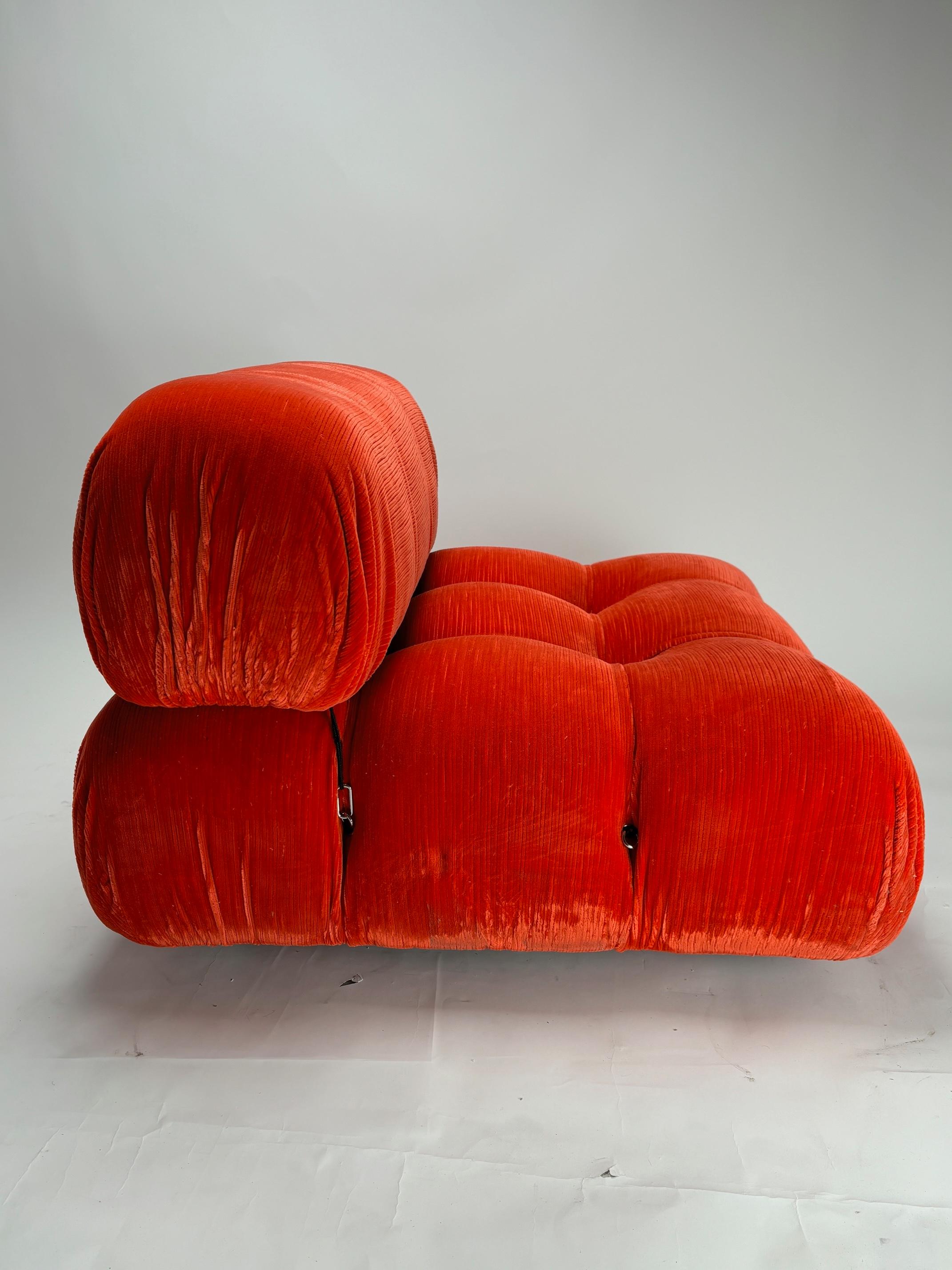 Mario Bellini C&B 'Camaleonda' modular sofa in original velvet (First Edition) In Good Condition For Sale In Argelato, BO