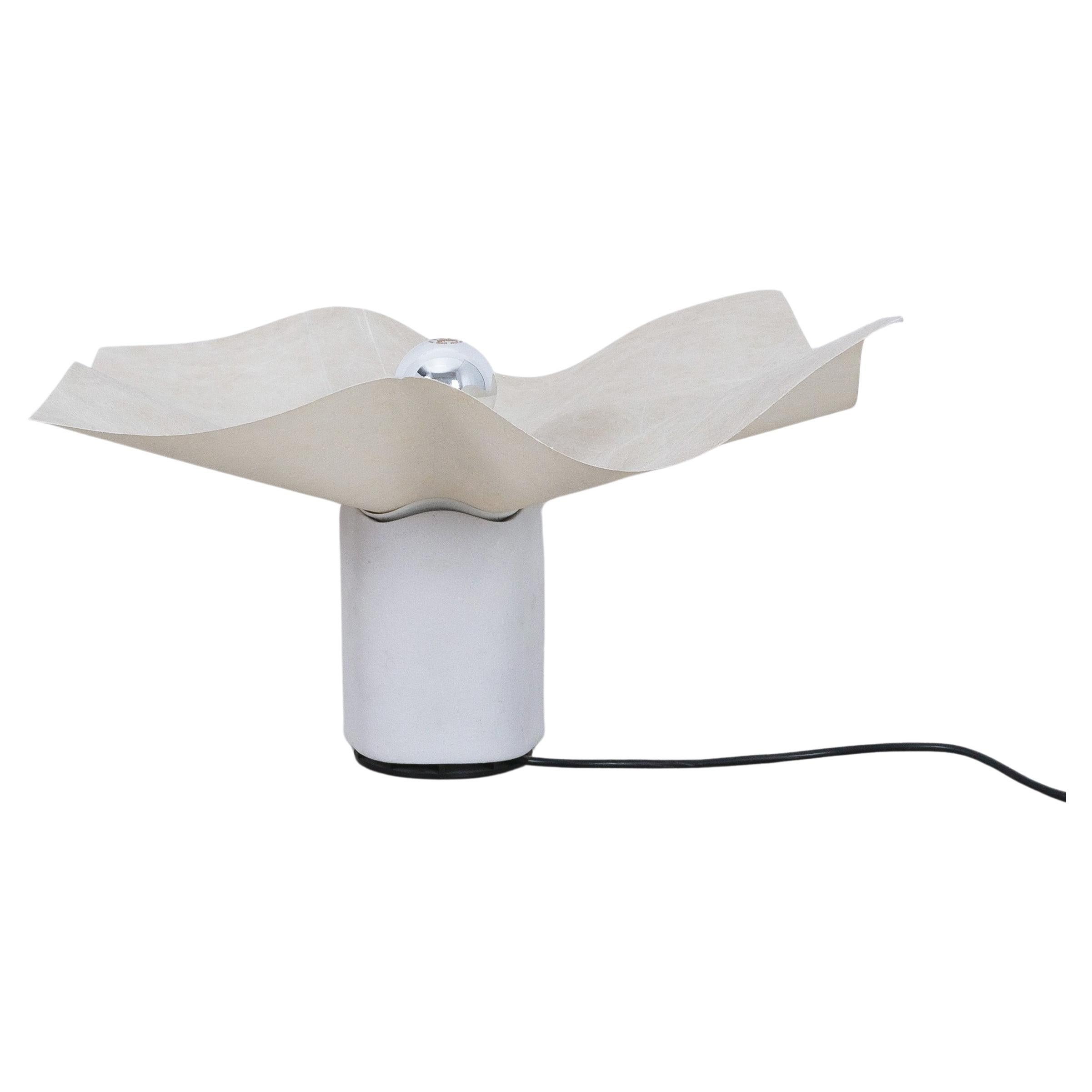 Mario Bellini table light Area 50 by Artemide, Italy, 1976

Rare iconic ceramic lamp. It shows a beautiful rough-edged ceramic socket-like base and the trade-mark flying piece of resin-paper shade as the other models that we are currently offering.