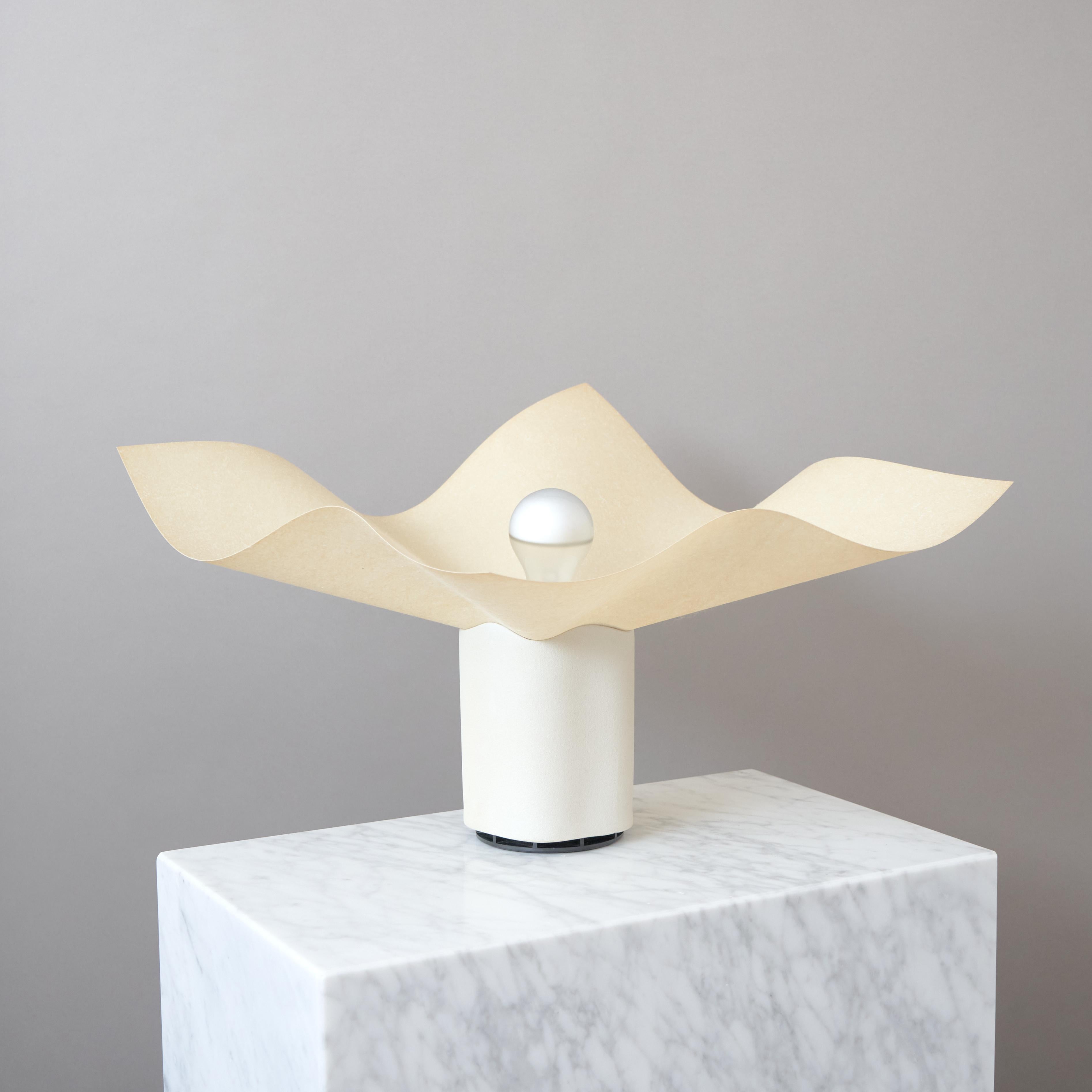 The iconic 'Area' Table Lamp by Mario Bellini for Artemide, Italy, 1970s.

Great original condition. The shade has yellowed over time.

Light source: E14 screw bulb.
Switch on the black cord. 

Approaching the form of a flower in bloom with his