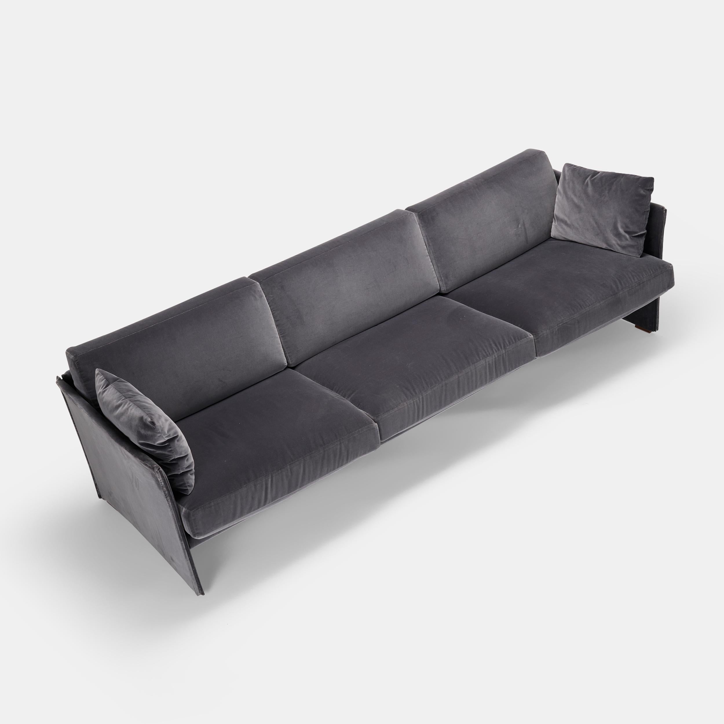 Fin du 20e siècle Canapé classique en velours Duc-Duc de Mario Bellini pour Cassina Italie, 1976 / 2024 en vente