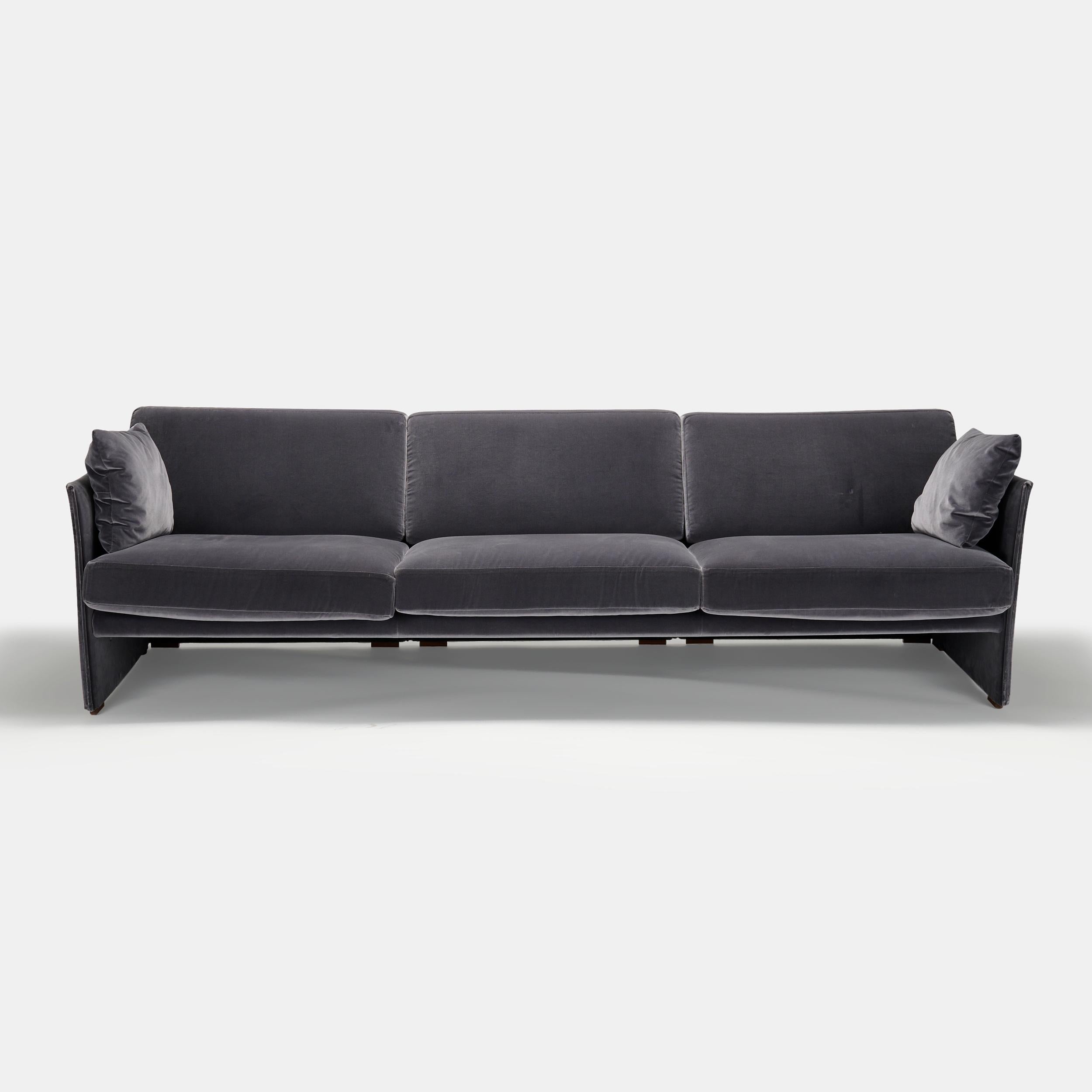 Acier Canapé classique en velours Duc-Duc de Mario Bellini pour Cassina Italie, 1976 / 2024 en vente
