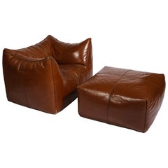 Mario Bellini Ensemble chaise et pouf Le Bambole en cuir brun cognac, Italie