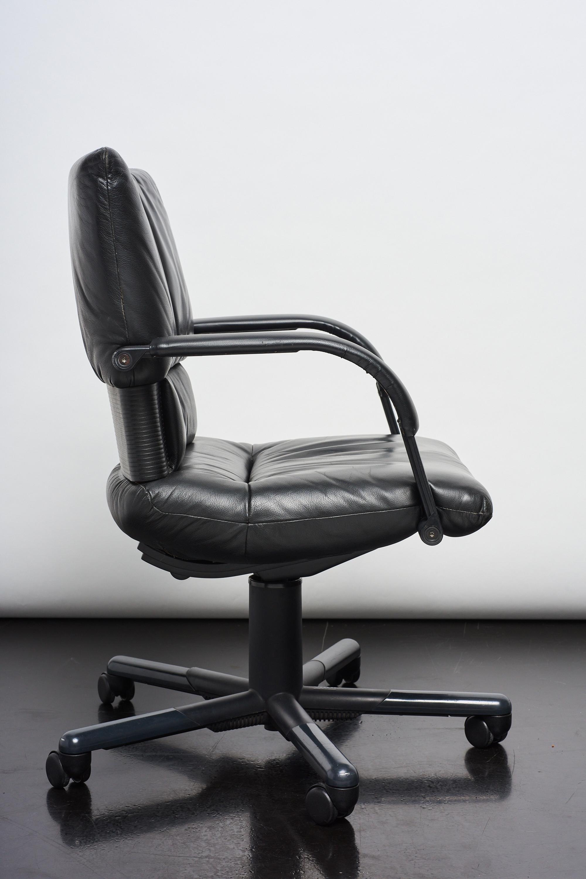Luxurious leather office chair “Figura” designed and signed by Mario Bellini for Vitra,1990s.
“Figura” combines three important ergonomic functions in one chair, creating the optimum requirements for ergonomically correct settings.
The backrest is