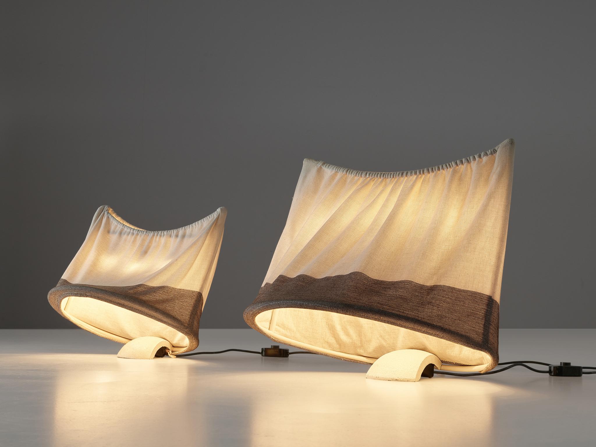 Mario Bellini für Artemide, Tisch- oder Stehlampen, lackiertes Metall, Leinwand, Italien, 1978. 

Die originelle und einzigartige Lampe 