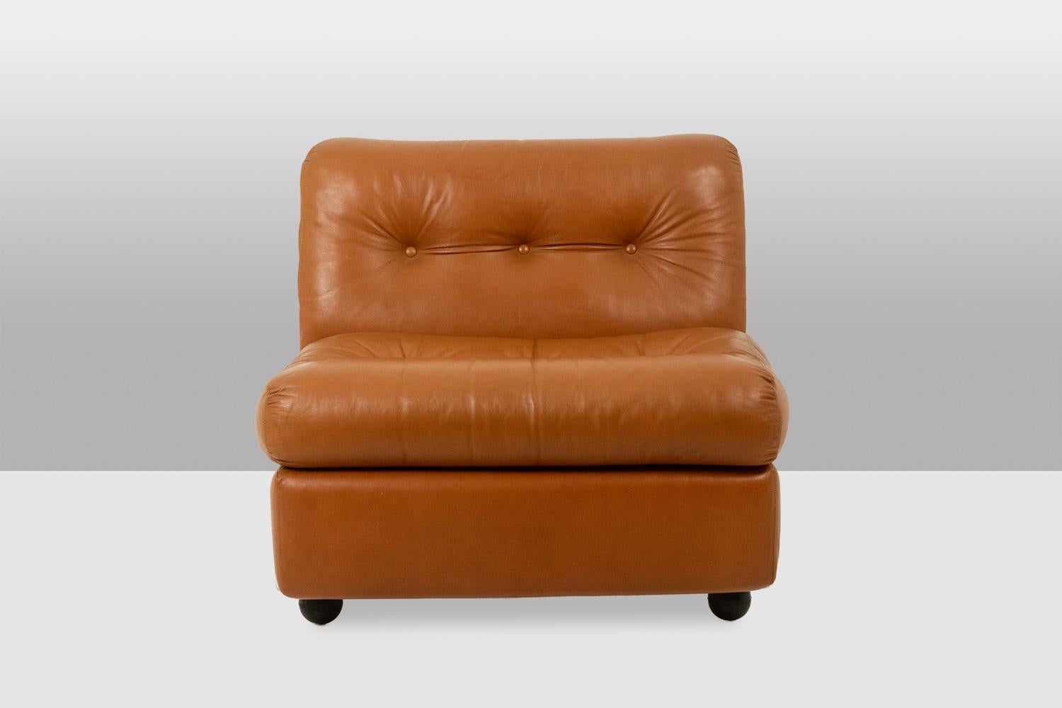 Mario Bellini, for B&B

Amanta armchair, white fiberglass-reinforced polyester shell, tan leather seat and backrest. An iconic design by Mario Bellini and mid-20th century Italian design.

Italian craftsmanship from the 1970s.

Dimensions: H 71 x W