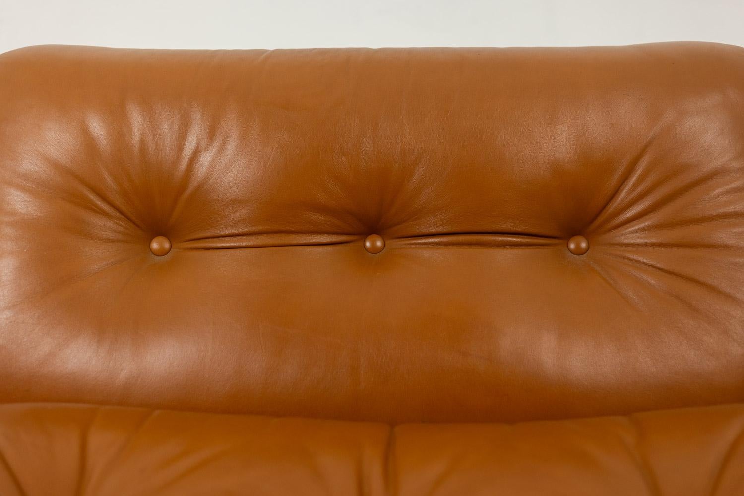 XX secolo Mario Bellini, for B&B Amanta leather armchair. Circa 1970 in vendita