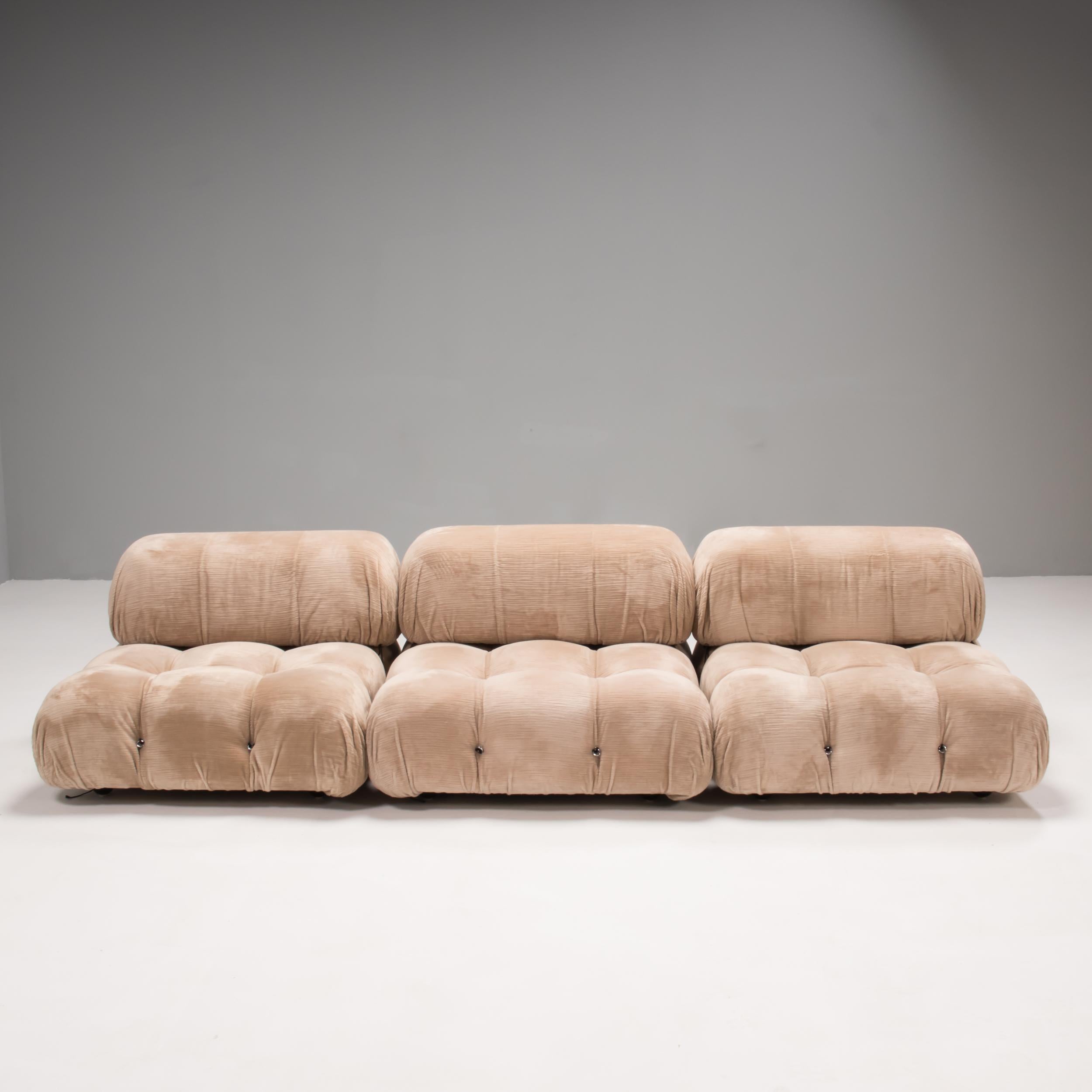 Originally designed by Mario Bellini in 1972 for the Museum of Modern Art exhibition ‘Italy: The New Domestic Landscape’, the Camaleonda was manufactured by B&B Italia for 5 years until 1979.

Since then the Camaleonda sofa has become a design