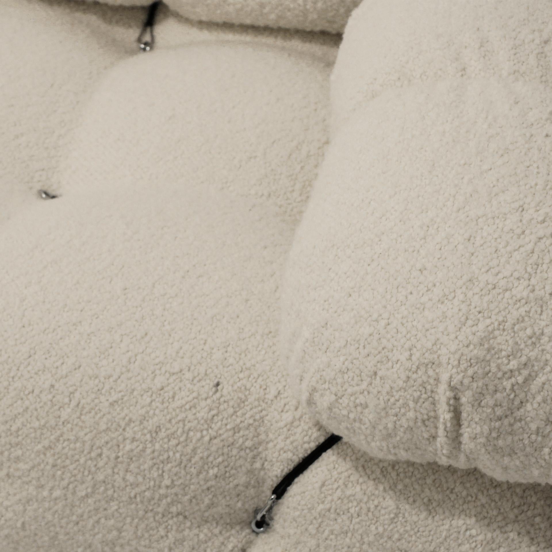 Mario Bellini B&B Italia Camaleonda White Bouclé Fabric Modular Sofa  In Good Condition In Ibiza, Spain