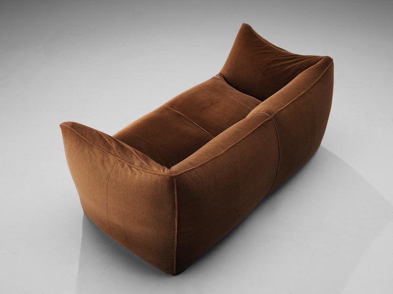 Mario Bellini for B&B Italia 'Le Bambole' Settee in Brown Upholstery In Good Condition For Sale In Waalwijk, NL