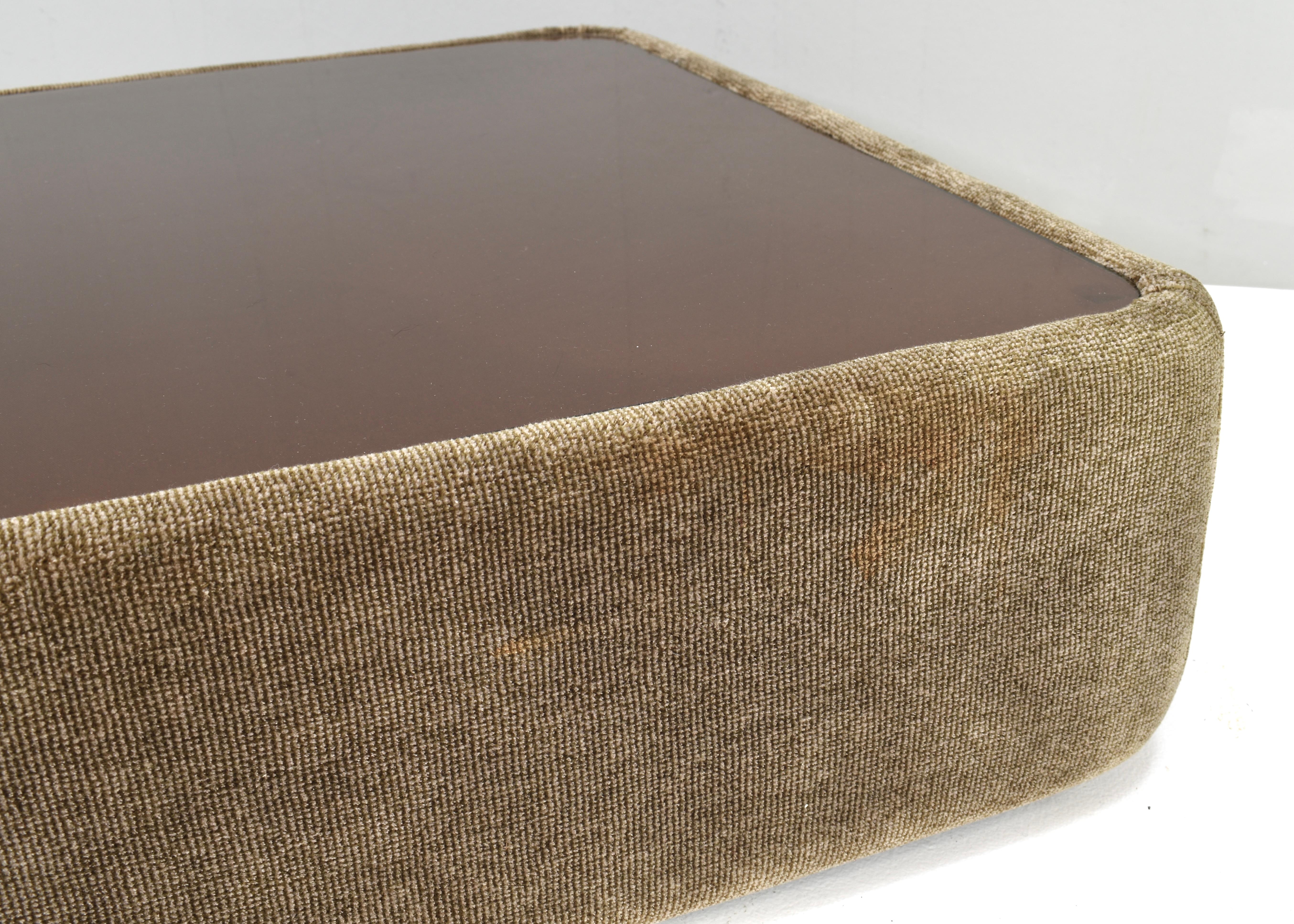 Mohair Tavolino in mohair attribuito a Mario Bellini per Cassina, Italia - circa 1970 in vendita