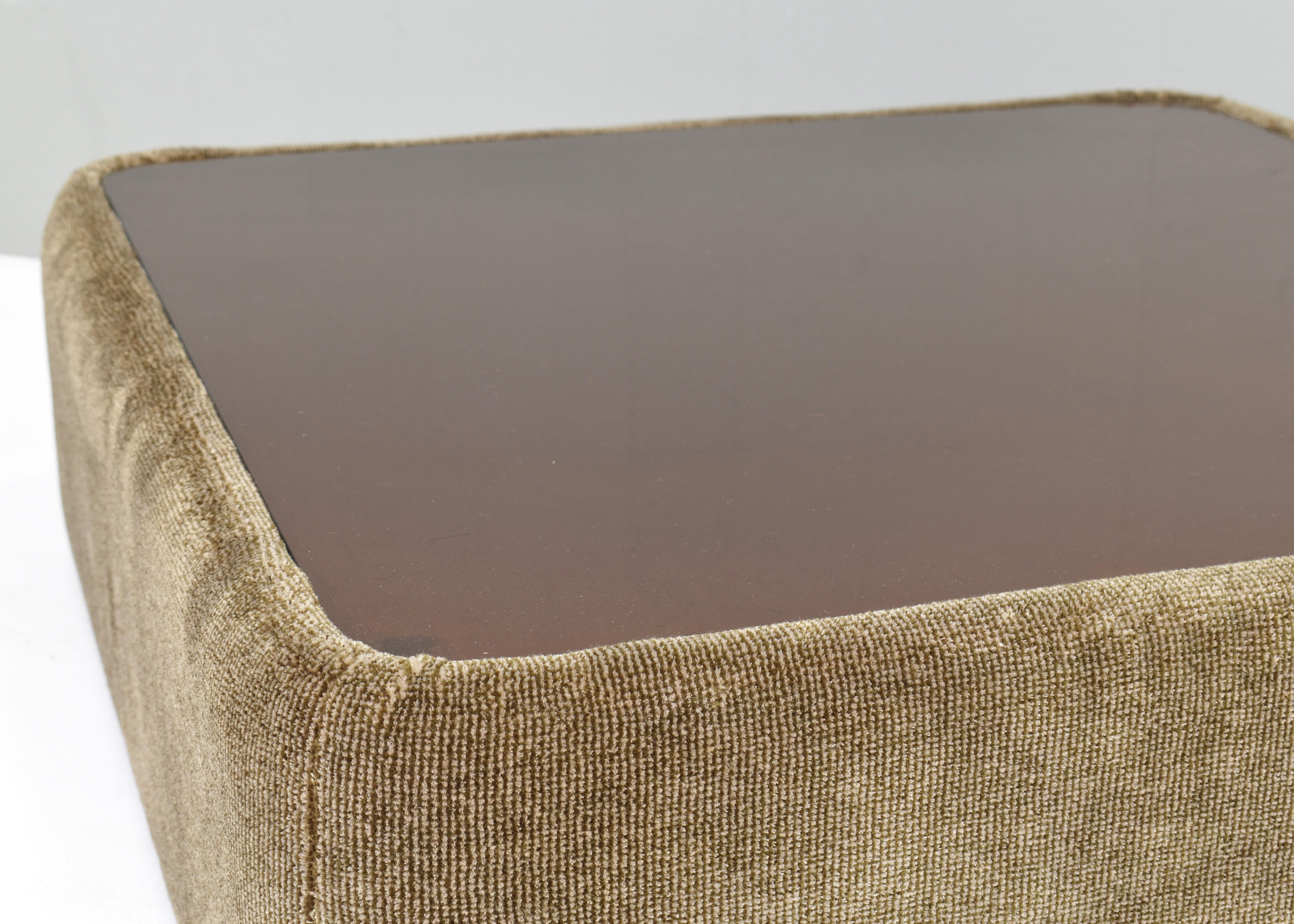 Tavolino in mohair attribuito a Mario Bellini per Cassina, Italia - circa 1970 in vendita 2