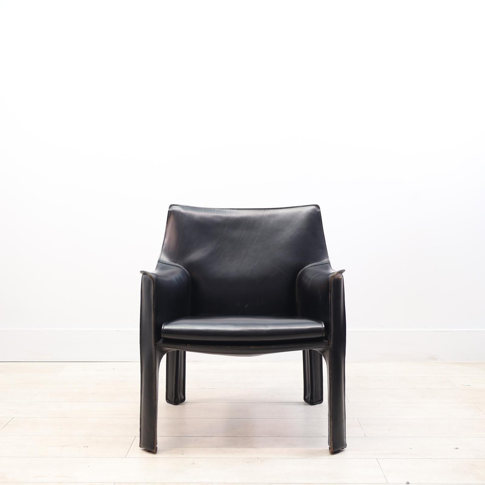 Mario Bellini for Cassina 'CAB 414'  Chairs in black stitched Leather In Good Condition For Sale In London, GB