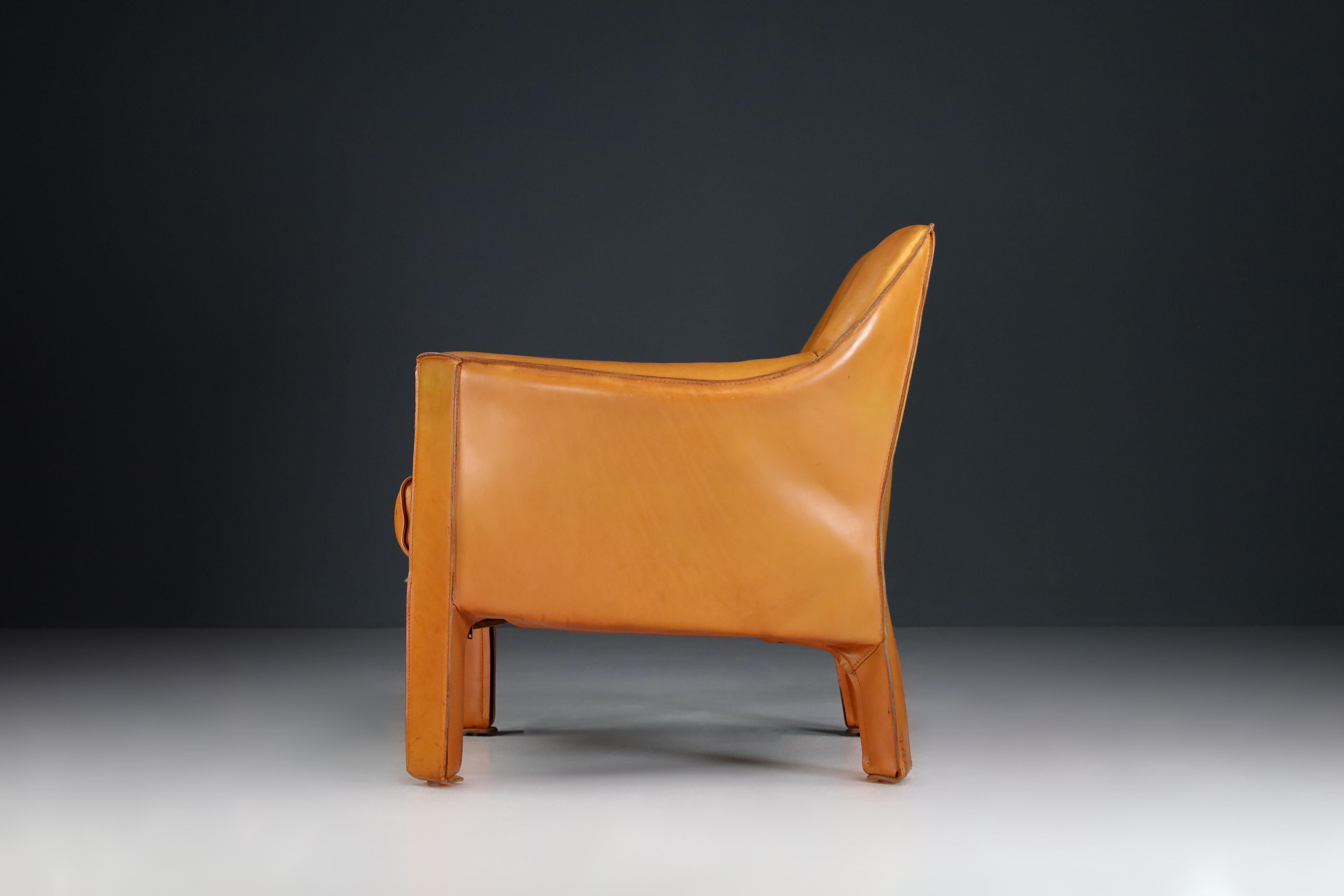 Mario Bellini for Cassina Cab 415 Buffalo Cognac Leather Club Chairs Italy 1980s In Good Condition In Almelo, NL