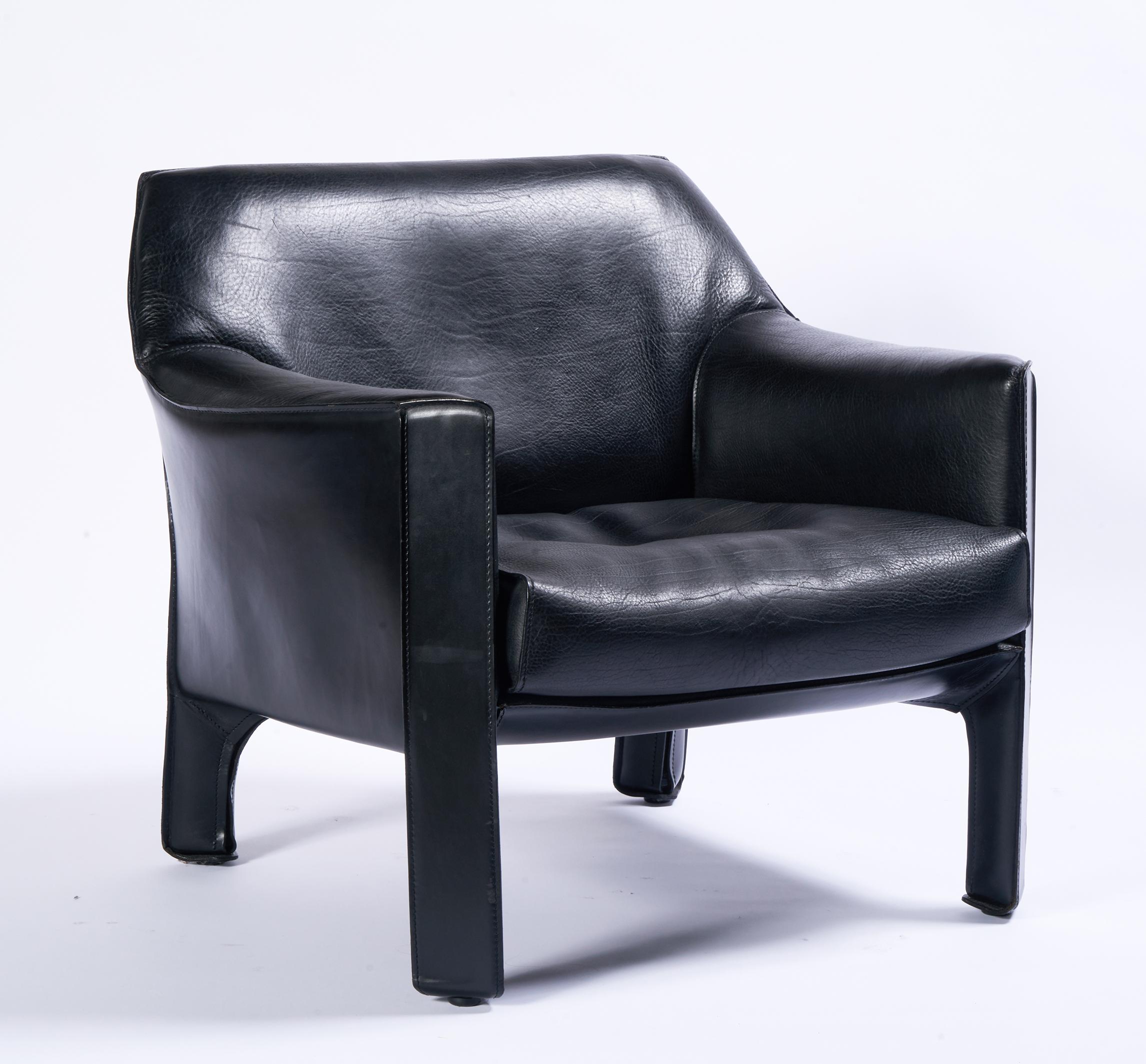 Mario Bellini pour Cassina Chaise cabine 415 en cuir noir

Cet exemplaire, datant du début des années 2000, est magnifique et présente une usure minimale du cuir. 

37