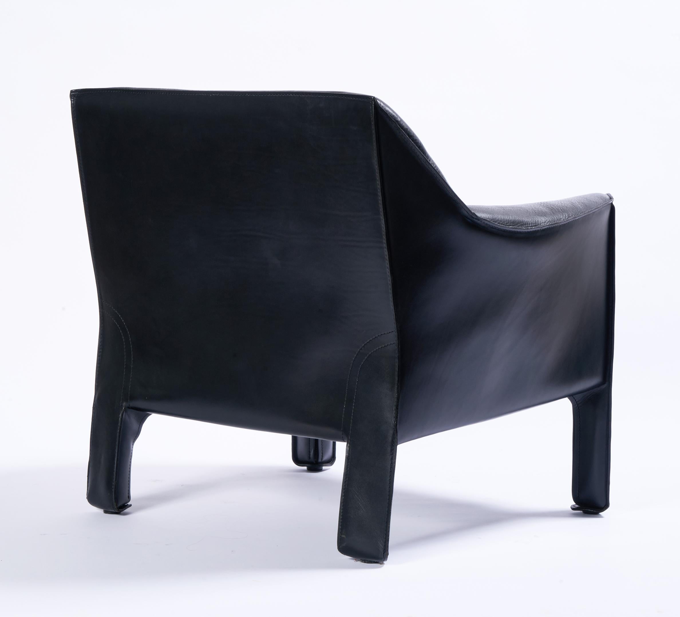 italien Mario Bellini pour Cassina Chaise cabine 415 en cuir noir en vente