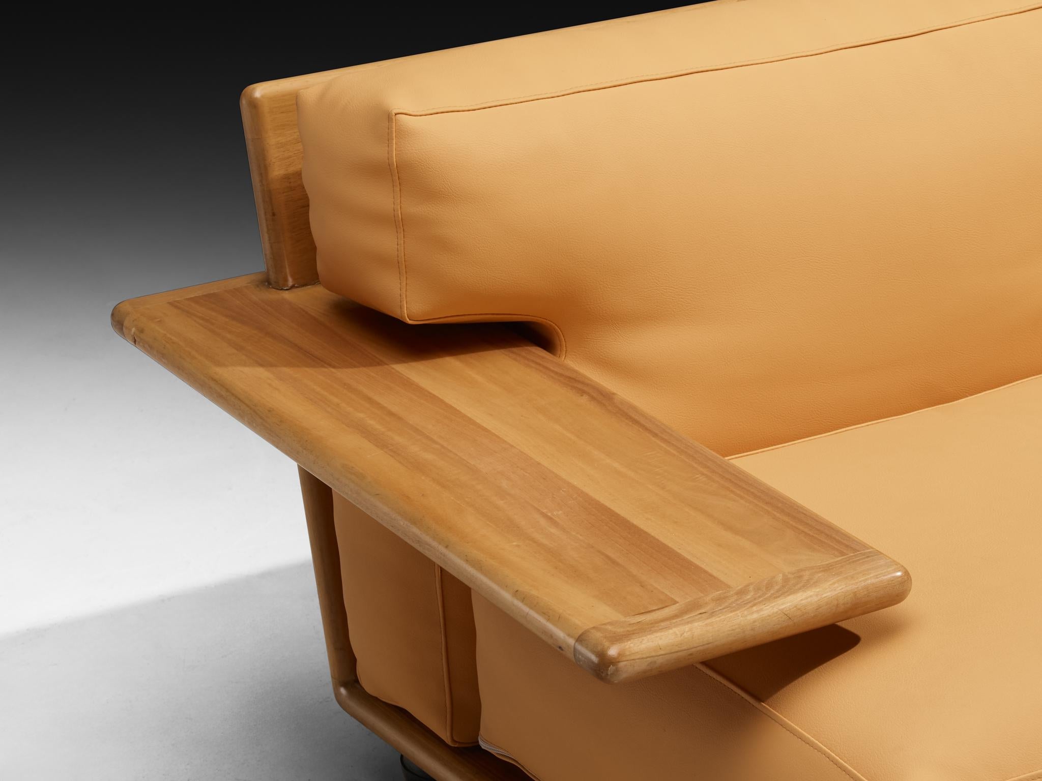 Mario Bellini für Cassina Pianura Sessel aus Nussbaum und Leder im Angebot 2