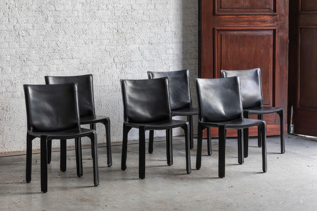 Set of 6 dining chairs ‘cab 412’ designed by Mario Bellini and produced by Cassina in Italy in the 1970s. The stainless steel frame is upholstered with black quality leather, finished with the characteristic zipper on every leg. Apart from some