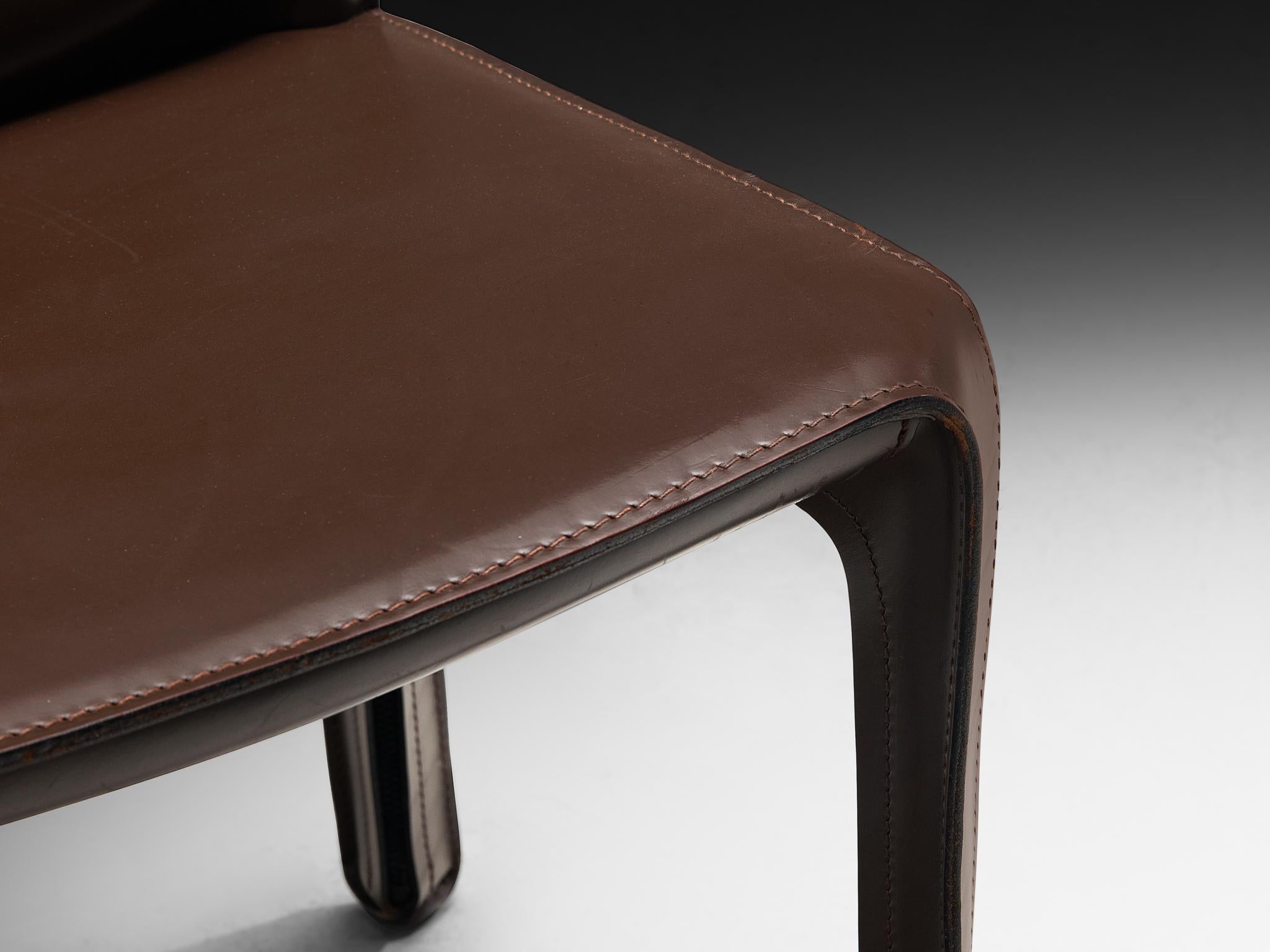 Mario Bellini pour Cassina Ensemble de huit chaises de salle à manger 'Cab' en cuir brun en vente 4