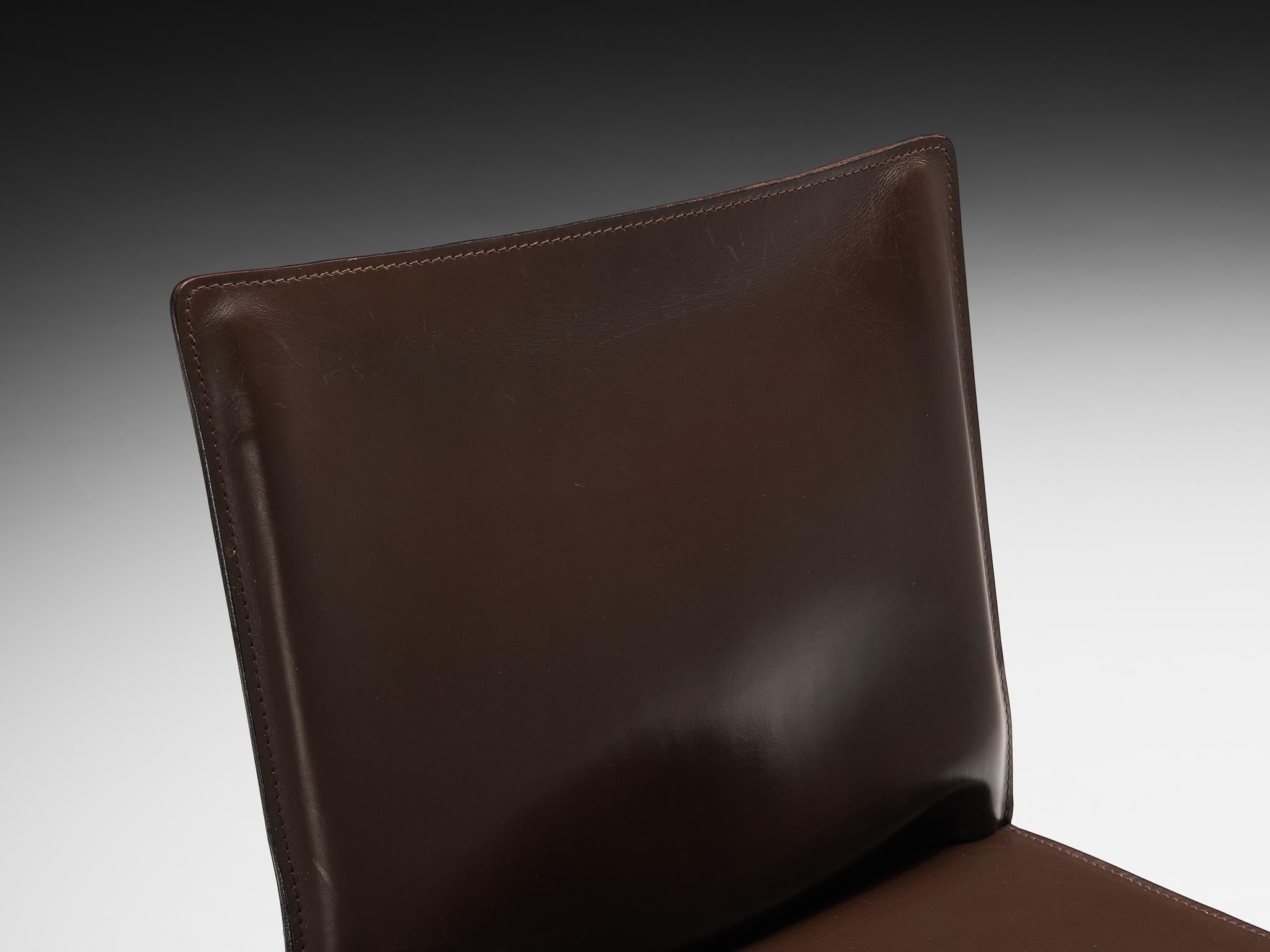 italien Mario Bellini pour Cassina Ensemble de huit chaises de salle à manger 'Cab' en cuir brun en vente