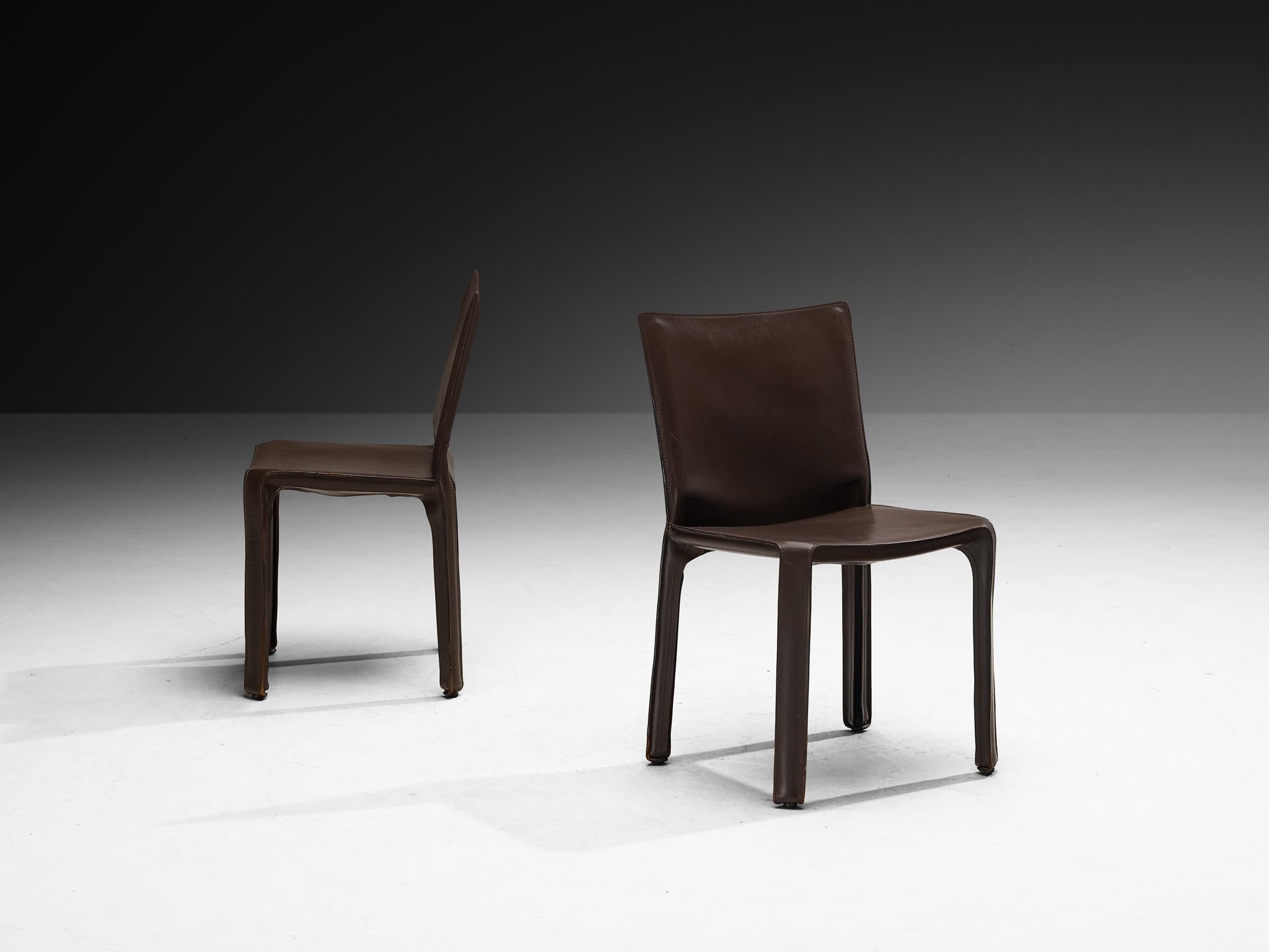 Mario Bellini pour Cassina Ensemble de huit chaises de salle à manger 'Cab' en cuir brun en vente 1