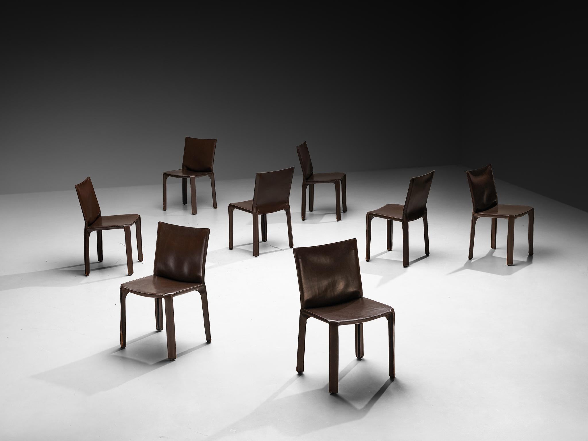 Mario Bellini pour Cassina Ensemble de huit chaises de salle à manger 'Cab' en cuir brun en vente 2